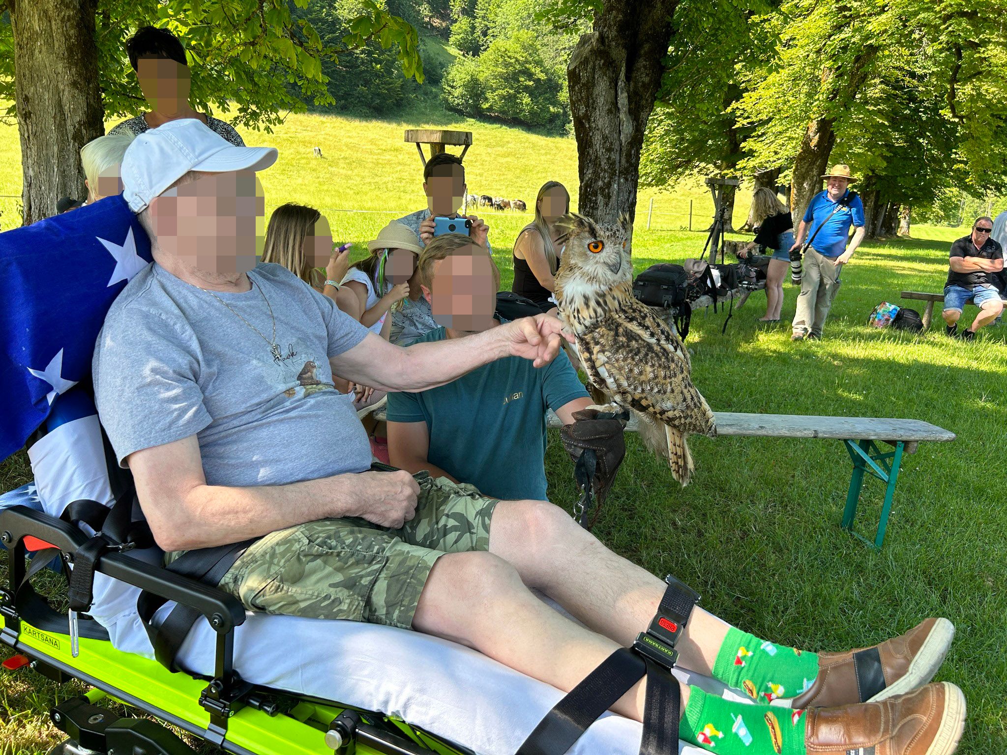 Durfte ein letztes Mal einen seiner geliebten Vögel streicheln: der schwer kranke Patient.