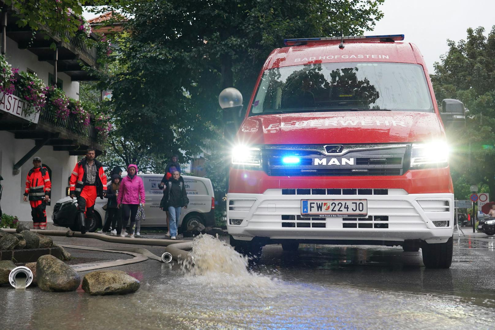 Das ungewöhnliche Wetterphänomen führte zu heiklen Überflutungen im Pinzgau und Pongau, doch die Katastrophe blieb glücklicherweise aus.