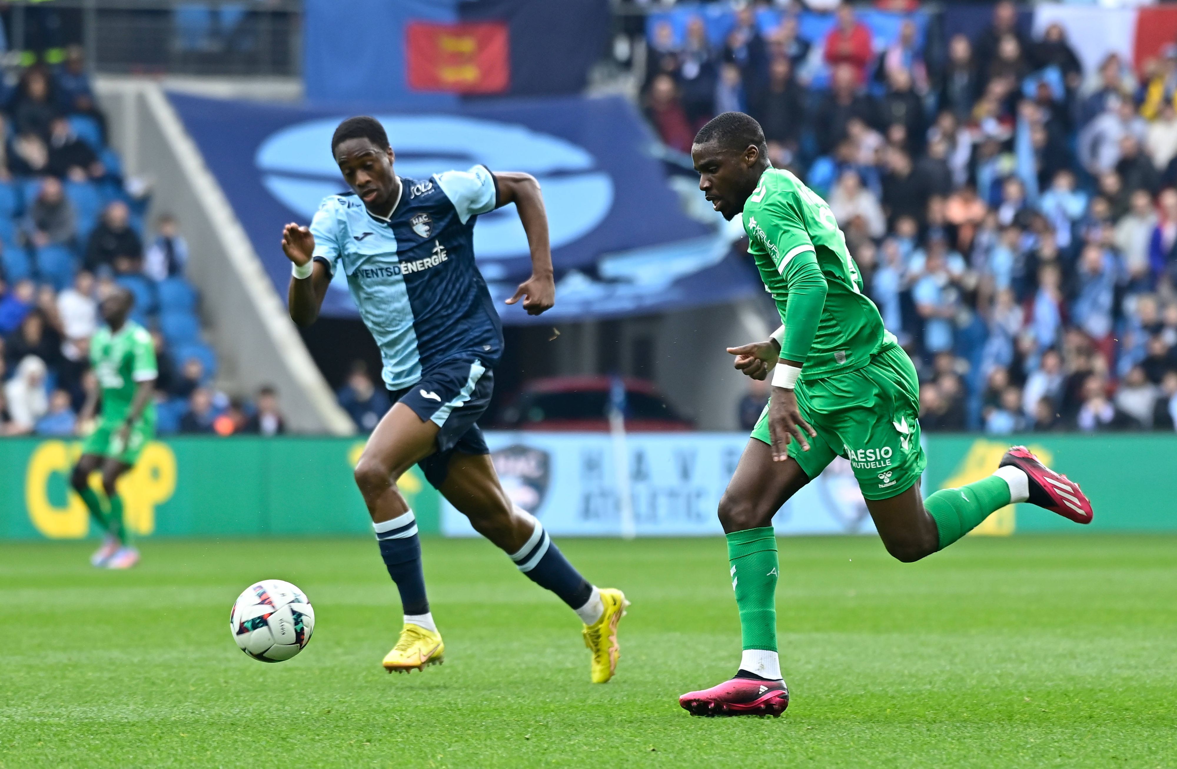Terence Kongolo (l.) war zuletzt an Le Havre verliehen.