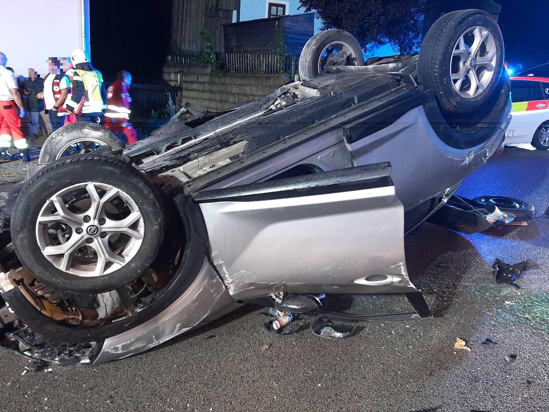 Der 23-jährige Bulgare baute einen spektakulären Unfall; im Auto: zehn geschleppte Personen.