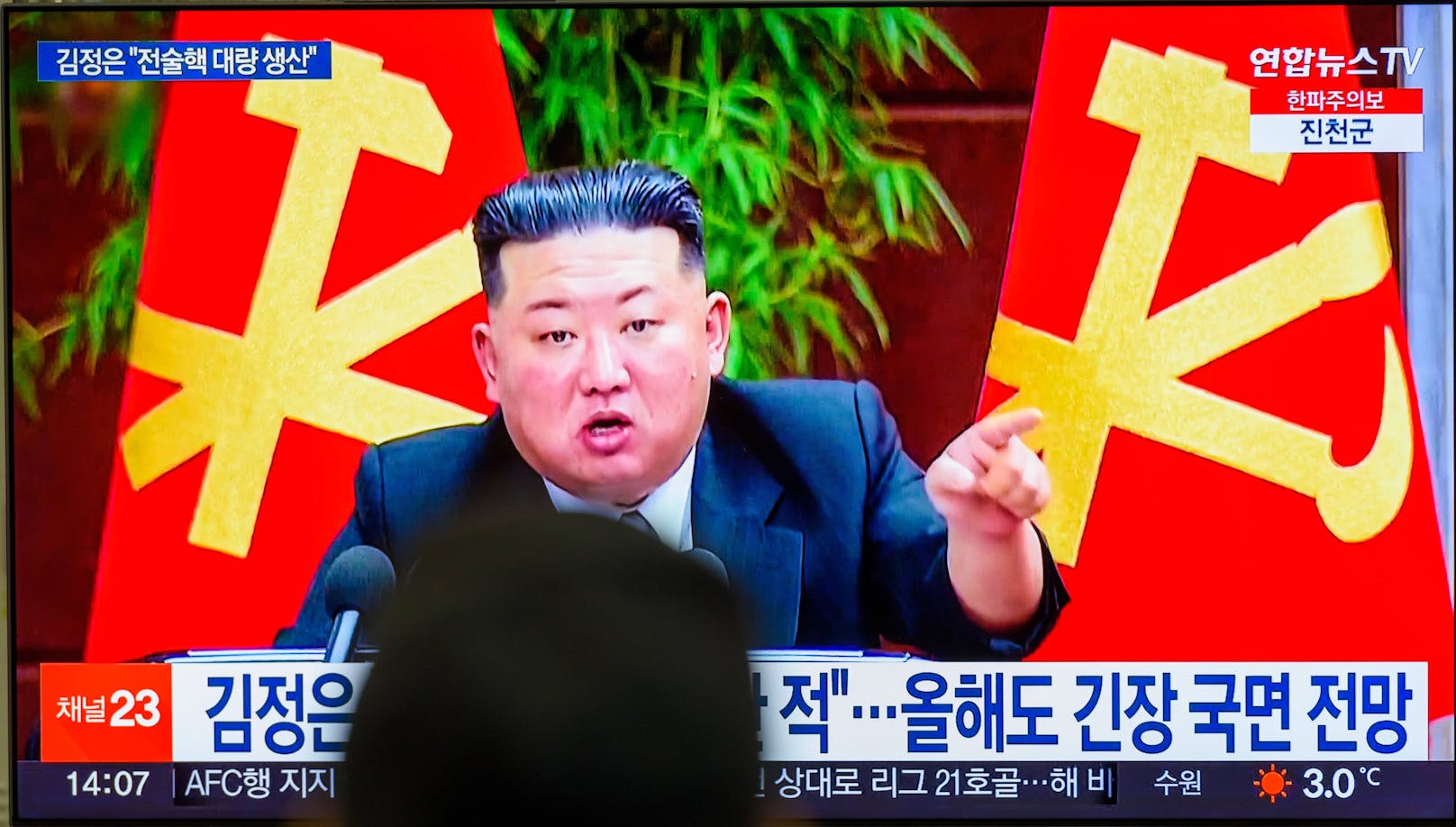Die Gewässer rund um die koreanische Halbinsel seien "mit der Gefahr eines Nuklearkriegs" instabiler geworden, was auf Feindseligkeiten unter Federführung der USA zurückzuführen sei, sagte Kim.