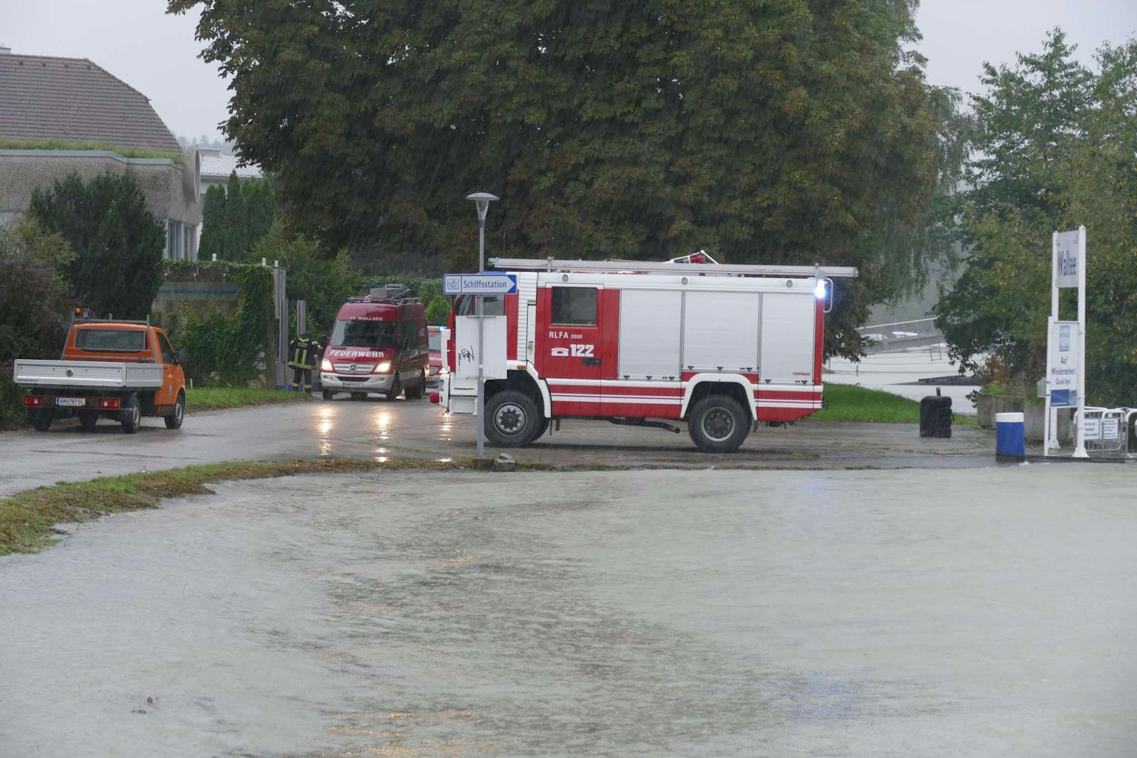 Feuerwehren im Bezirk Amstetten standen bereits im Flut-Einsatz.