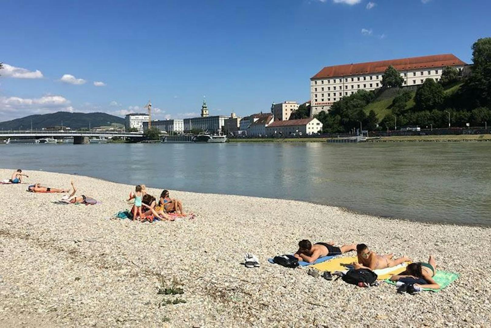 Der Donaustrand in Linz bei Badewetter...