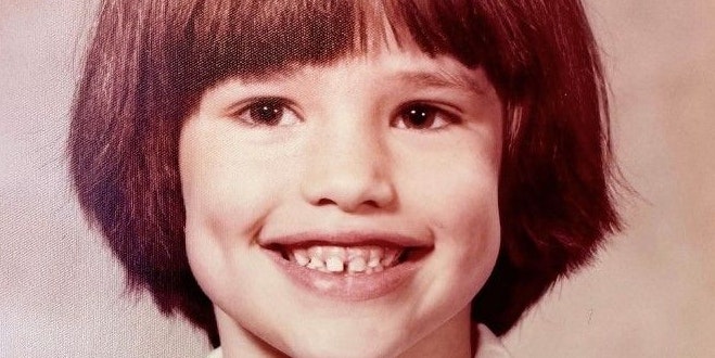 Na, welcher Schauspielerin gehört dieses breite Grinsen?