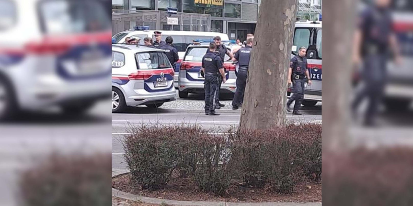 In Wien Simmering wurden Polizisten von einem Mann attackiert.