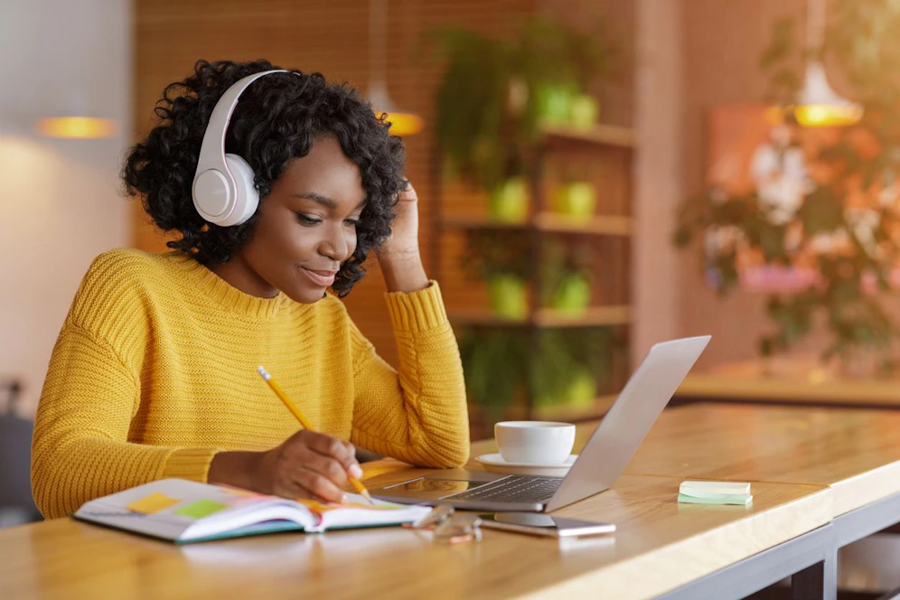 Kann eine Online-Plattform nachhaltig sein? Ja, denn durch Online-Learning erspart man sich die Anfahrt und somit Treibstoffverbrauch.