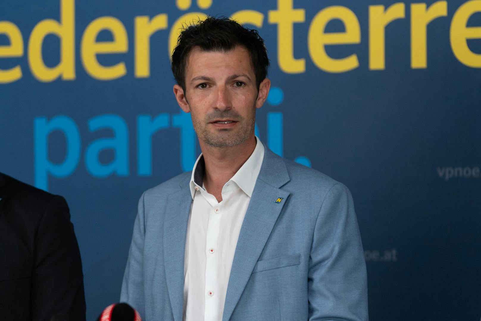 Gänserndorfs Bürgermeister Rene Lobner ist auch Bildungssprecher der VPNÖ und klärt die SPNÖ auf.