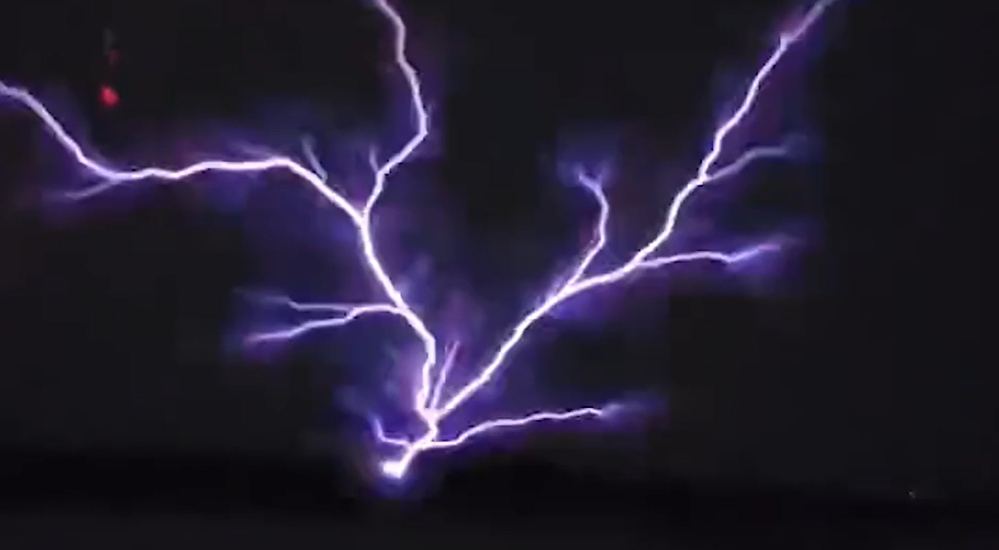 Das seltene Wetterphänomen, das sogenannte Elmsfeuer.