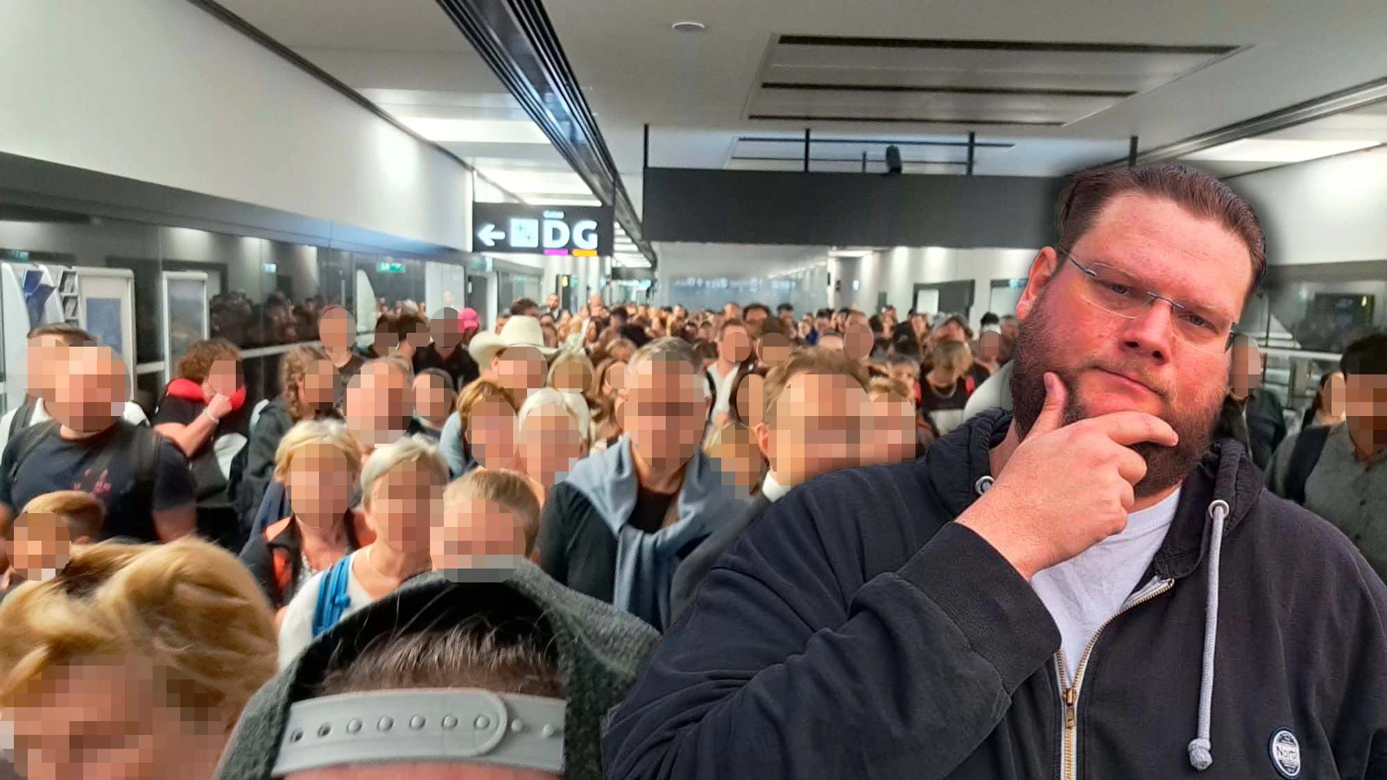 "Heute"-Sportreporter Phillip Platzer wartete stundenlang am Flughafen Wien. 