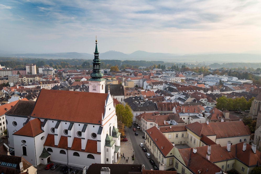 Blick vom Piaristenturm auf Krems
