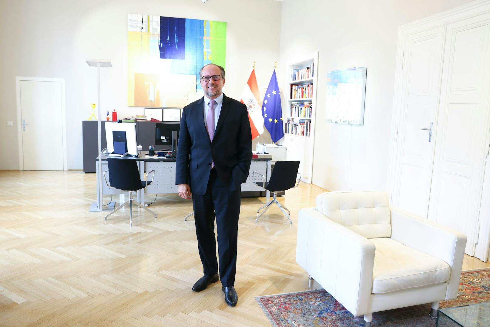 "Heute" besuchte am Mittwoch Außenminister Alexander Schallenberg (ÖVP) in seinem Büro am Minoritenplatz.