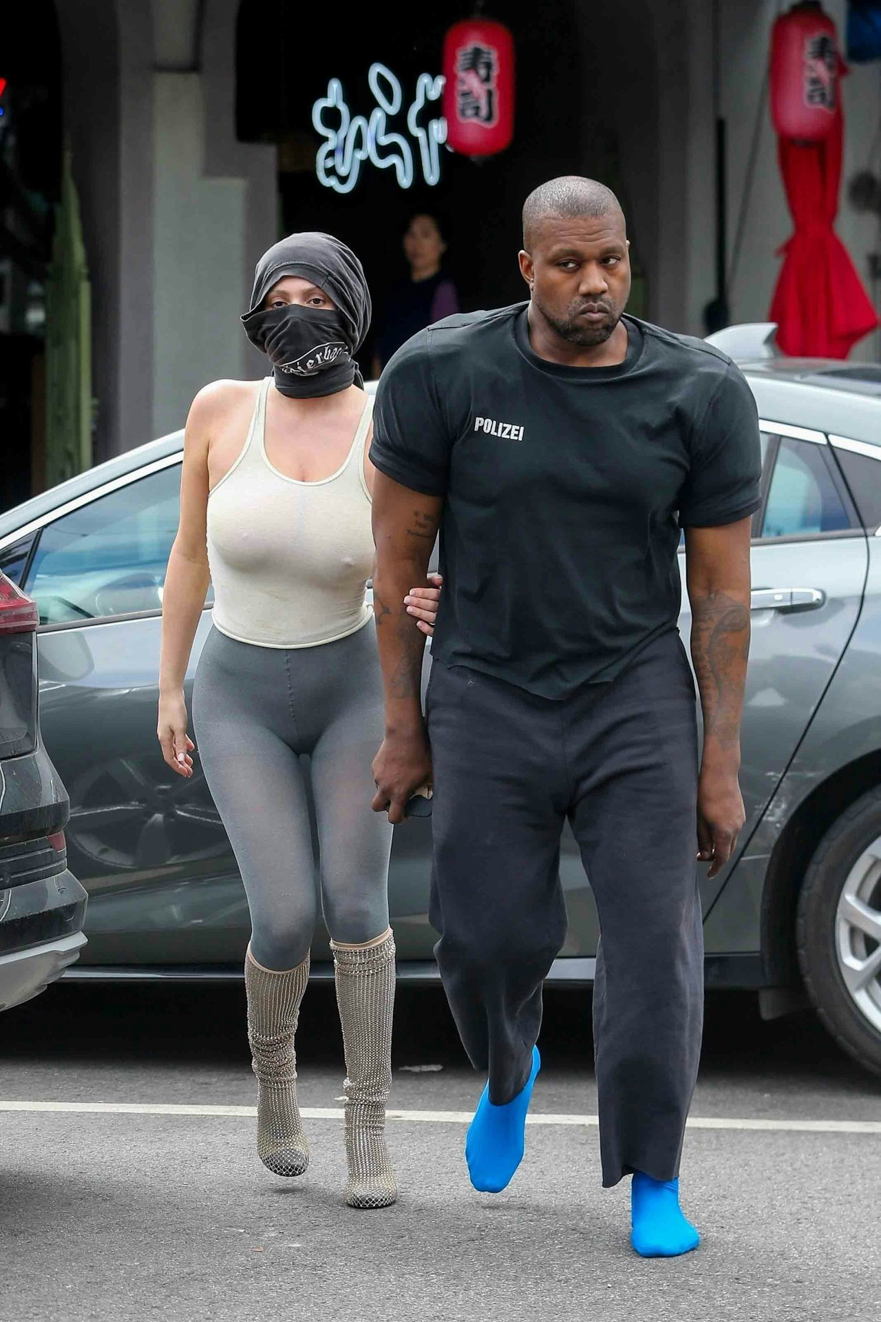 Heute.at - Kanye ohne Hose, Bianca auf Knien – Fans sind irritiert