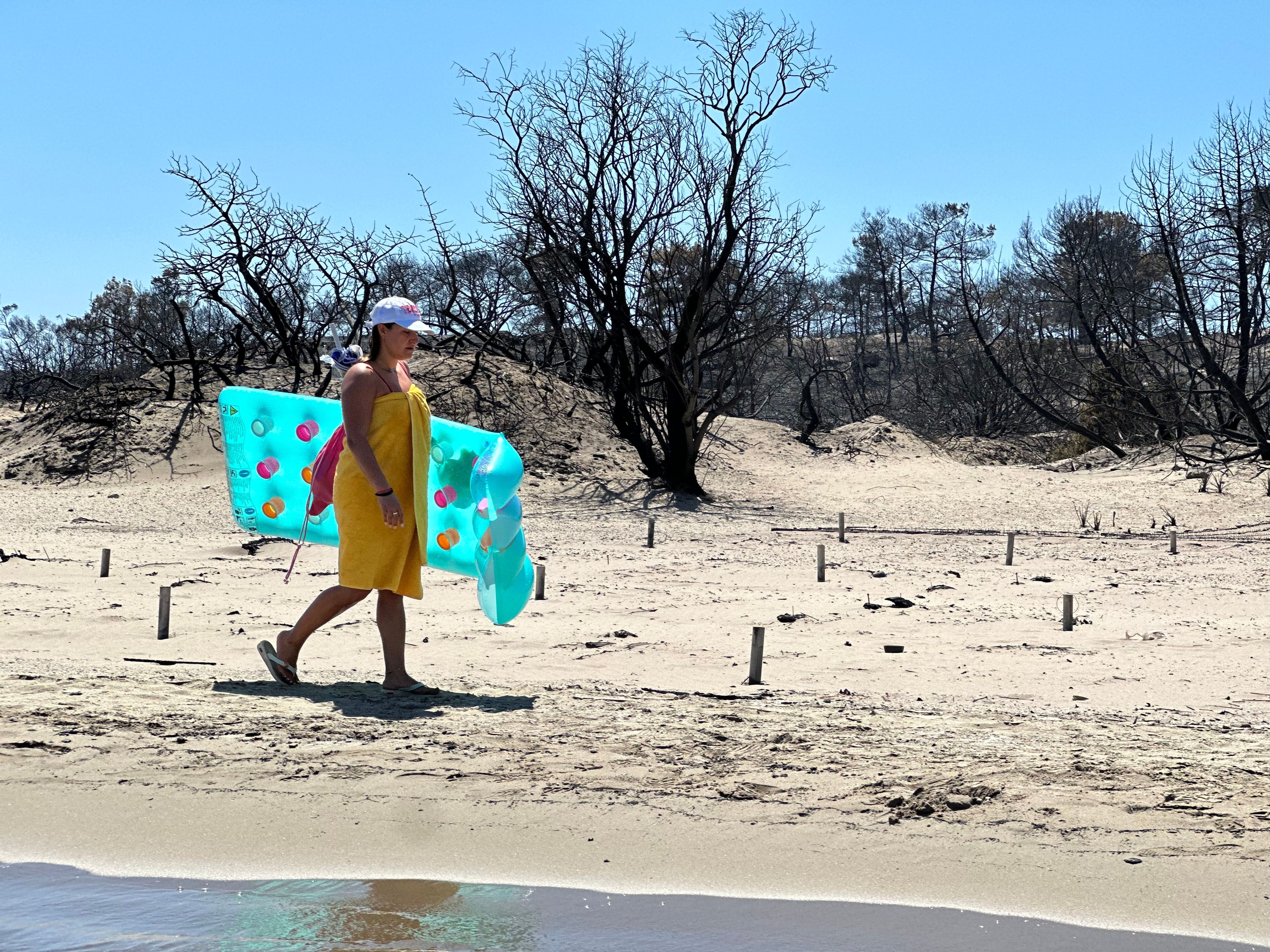 Download von www.picturedesk.com am 29.08.2023 (11:25).  Deserted beaches in a fire-hit area near the town of Asklipio (Asklepieion) on the Greek island of Rhodes, Greece, July 28, 2023. (CTK Photo/Pavel Nemecek) - 20230728_PD9578 - Rechteinfo: Rights Managed (RM)