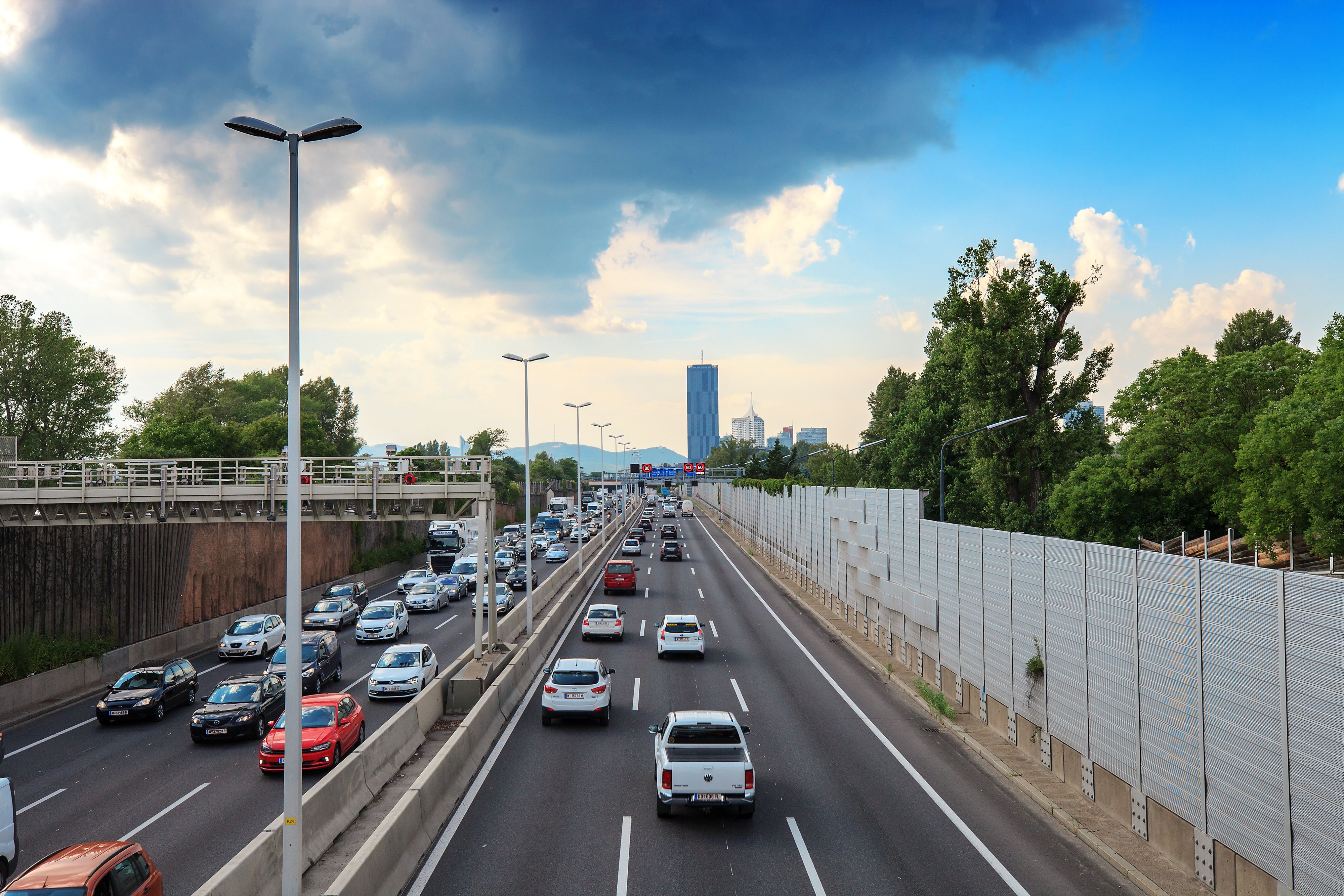 Gute Nachrichten für Autofahrer: Der Preis für die Vignette wird 2024 nicht erhöht. Symbolbild. 