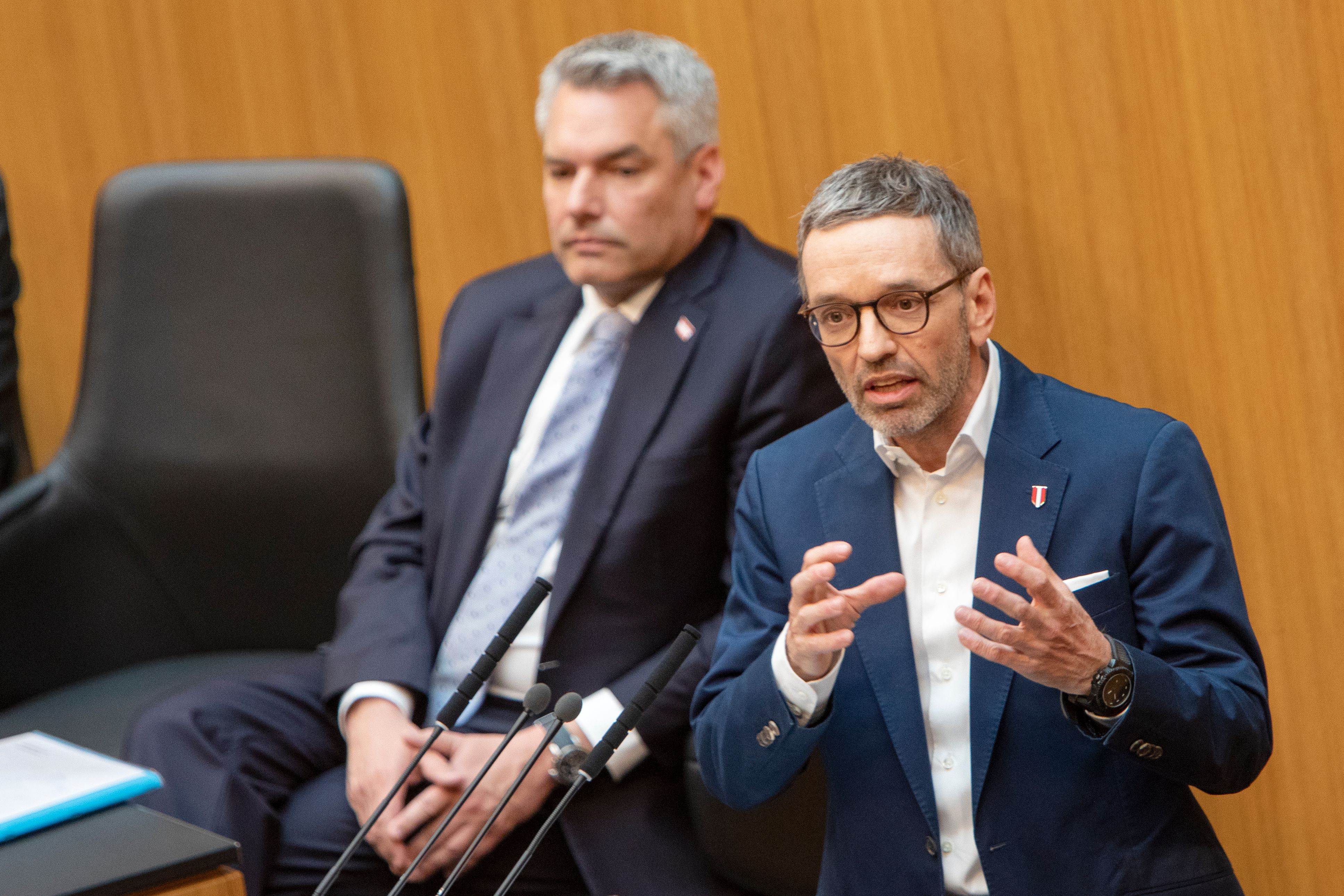 FPÖ-Chef Herbert Kickl kritisiert Kanzler Nehammer scharf.