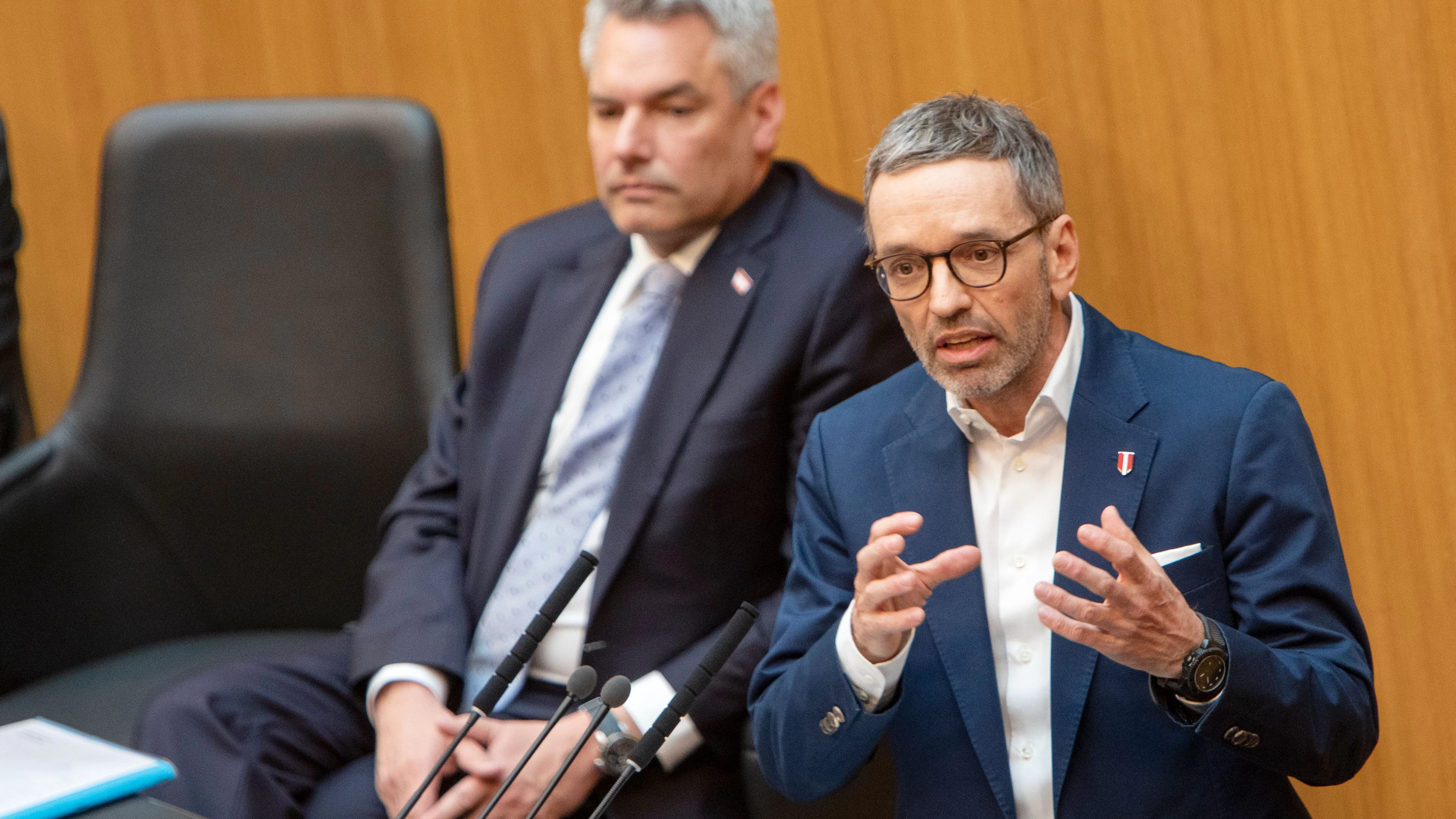 FPÖ-Chef Herbert Kickl kritisiert Kanzler Nehammer scharf.