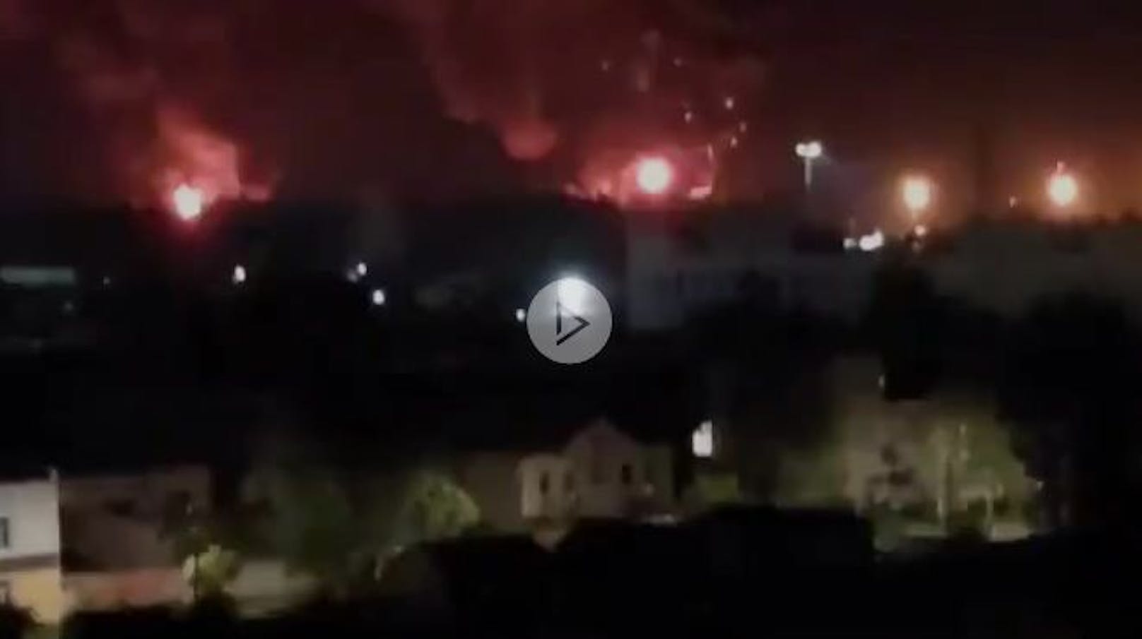 Ukraine greift Russland an: Putins Mega-Flieger in Flammen