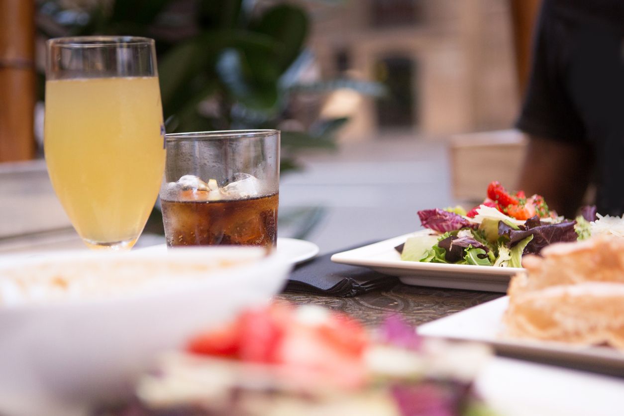 Grundsätzlich ist das Vorgehen legal – außer, der Preis steht nicht auf der Karte.