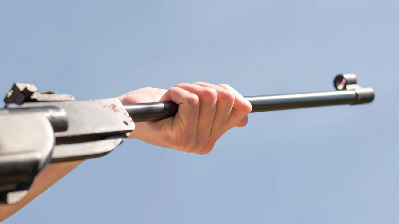 Heute.at - Frecher Klingelstreich – dann zückt Mann (64) Gewehr