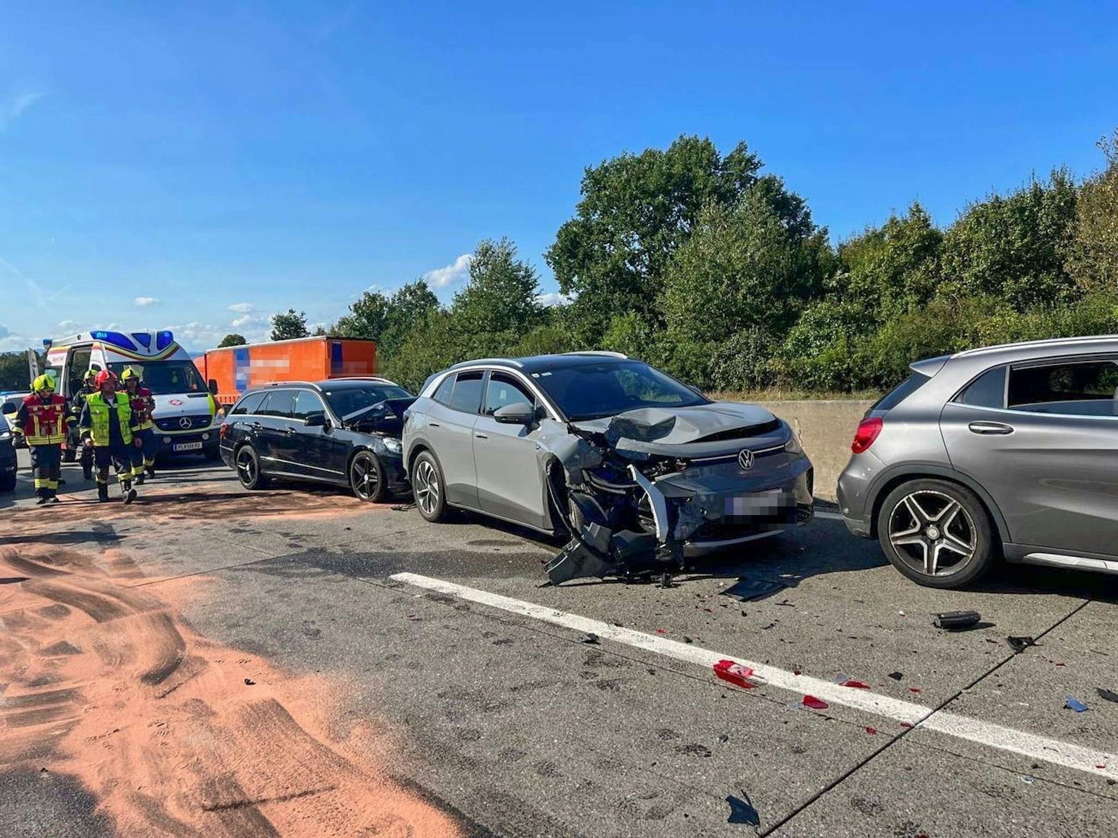 ... kollidierten laut ersten Meldungen ...