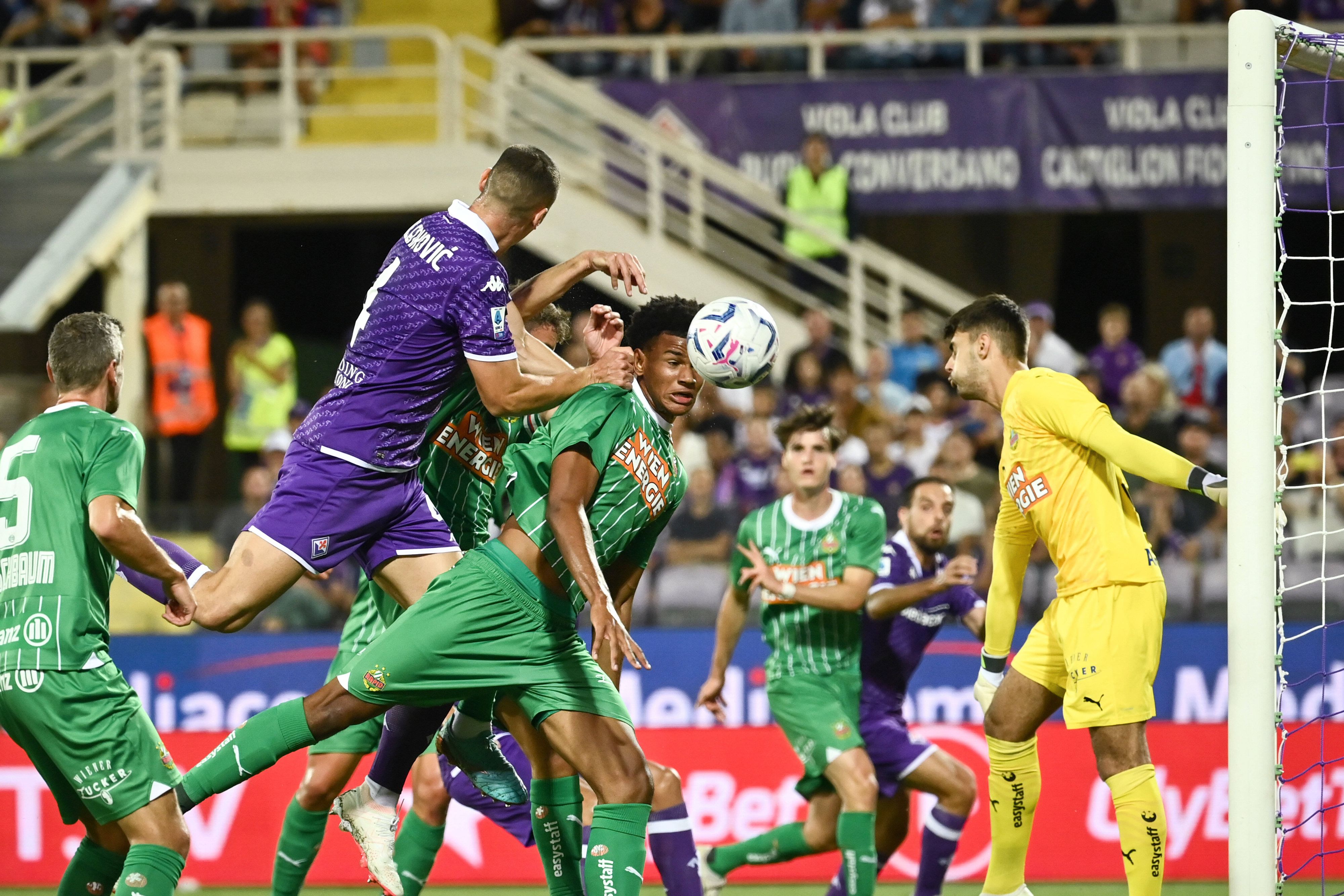 Fally Mayulu startet in Florenz statt Knipser Guido Burgstaller.