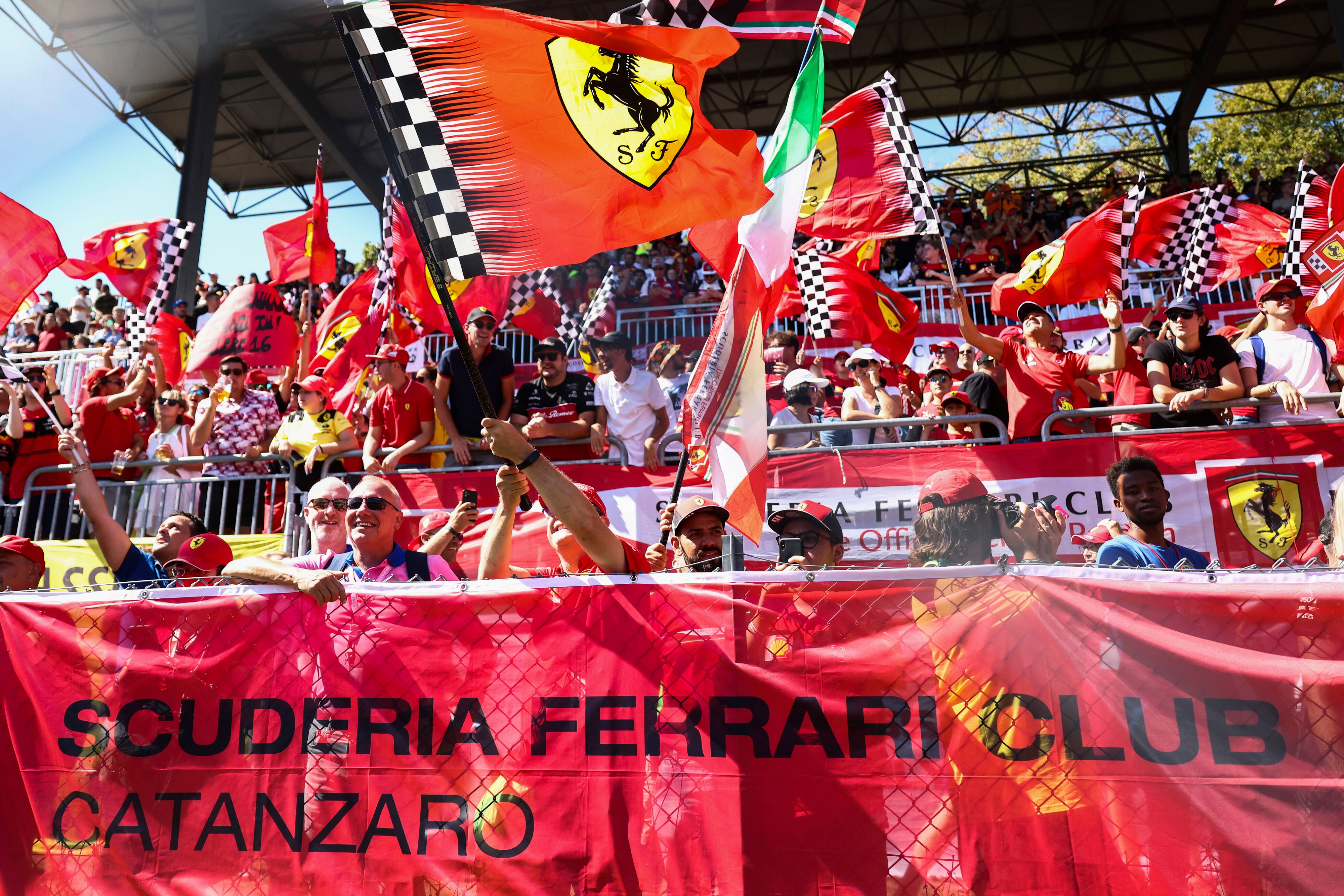 Ferrari-Party auf der Tribüne