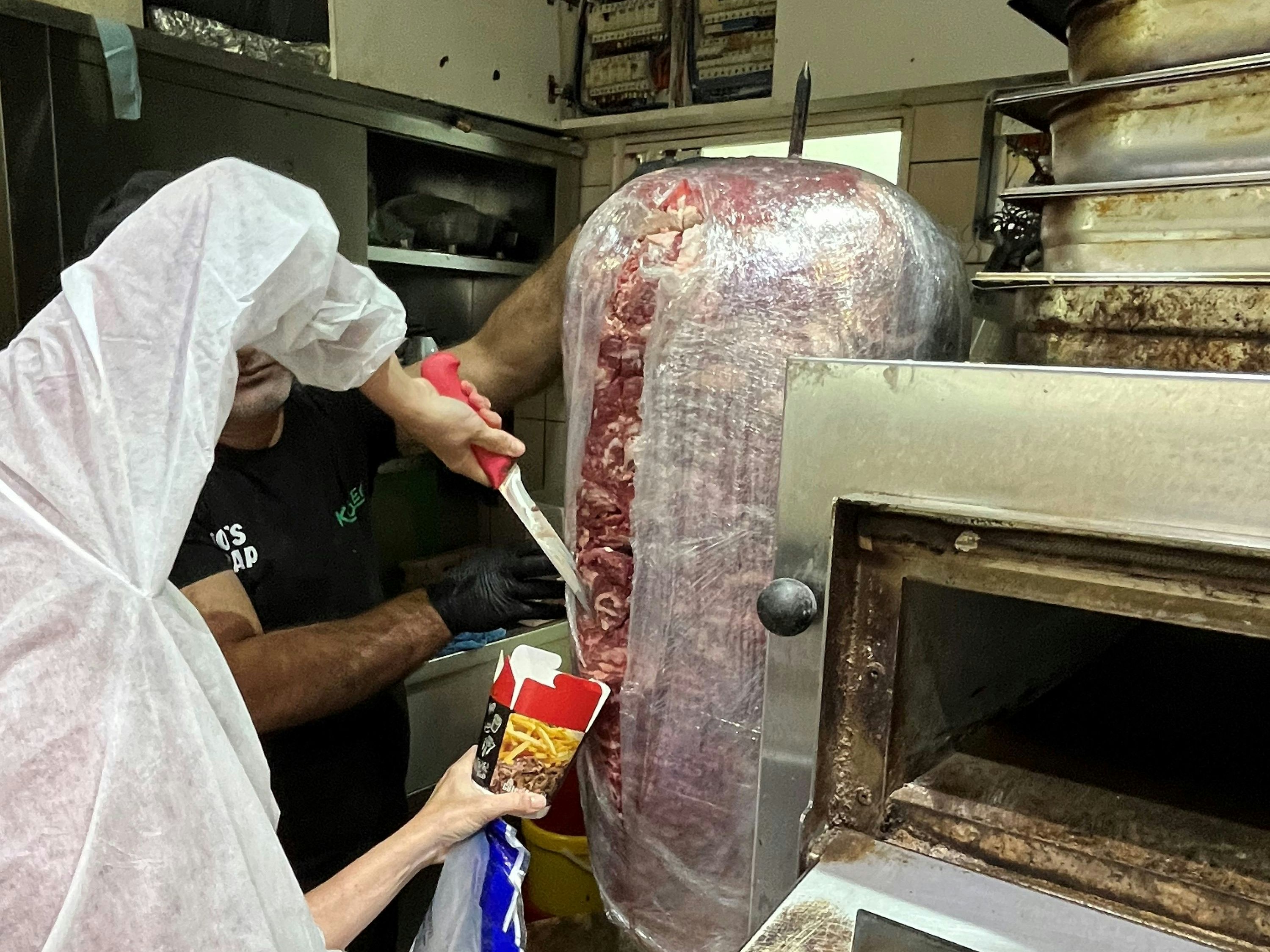 In einer umfangreichen Aktion hat das Einsatzteam Stadt Wien unter der Leitung der Gruppe Sofortmaßnahmen in den Bezirken Favoriten, Rudolfsheim-Fünfhaus und Ottakring stichprobenartige Überprüfungen an Imbissständen durchgeführt.