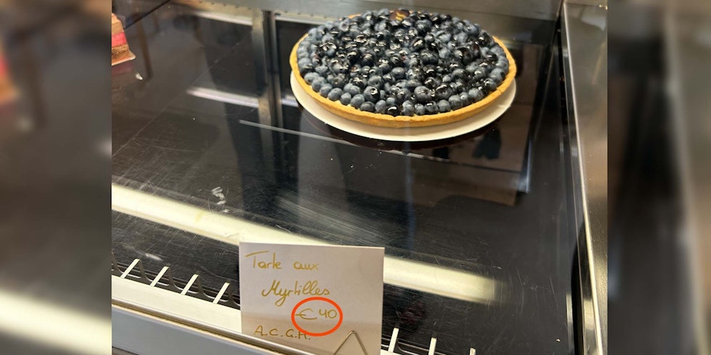 Eine Wienerin ist verwundert über den Tarte-Preis in einer Wiener Konditorei.