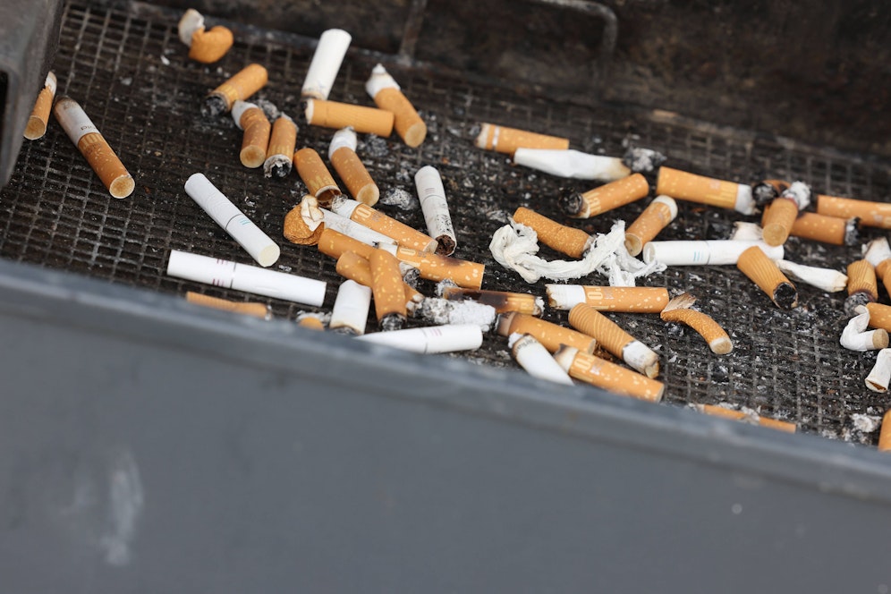 Der Drang nach einer Zigarette dürfte den Mann wohl teuer zu stehen kommen. (Symbolbild)