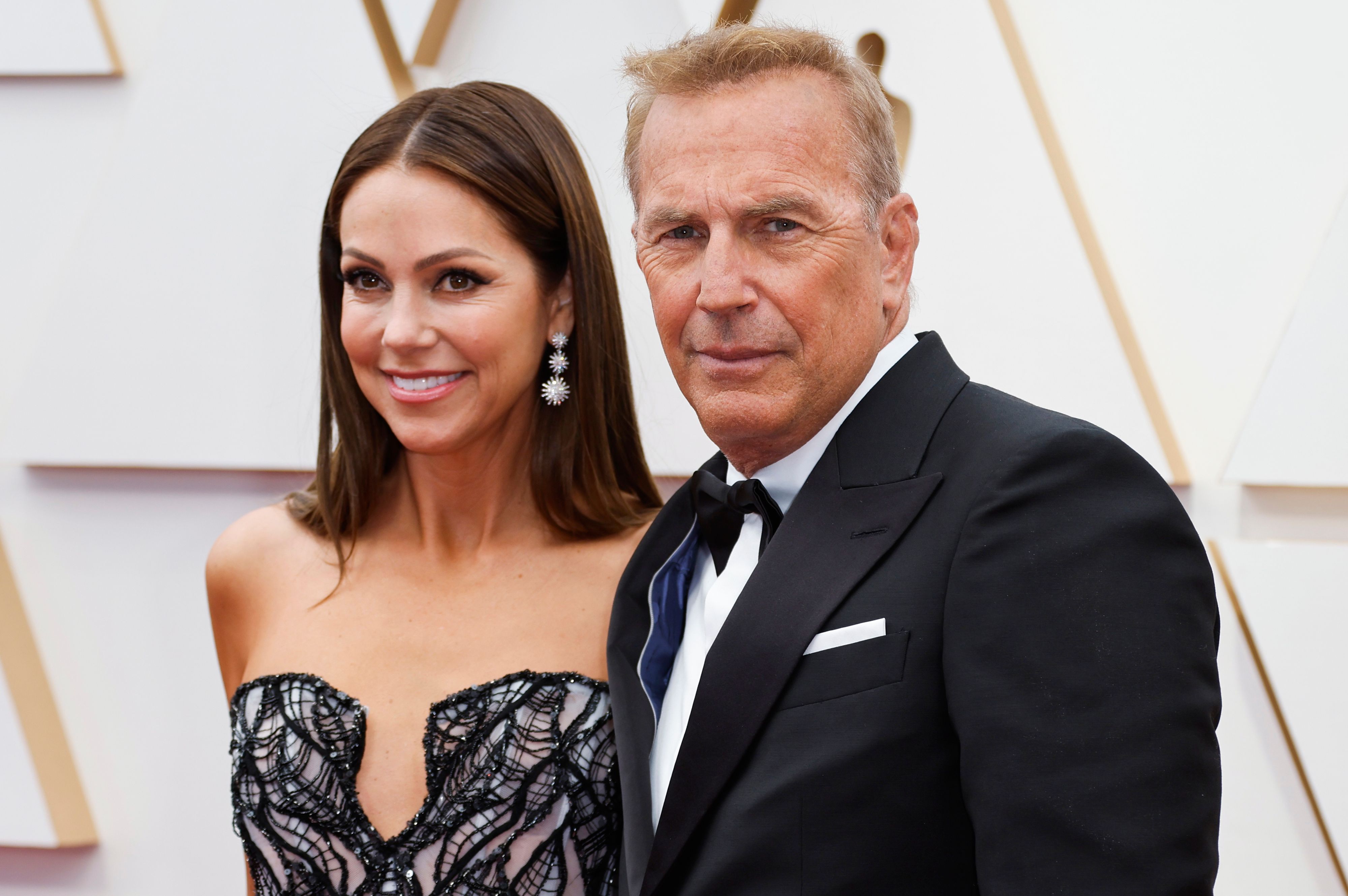 Kevin Costner und Christine Baumgartner leben in Scheidung.