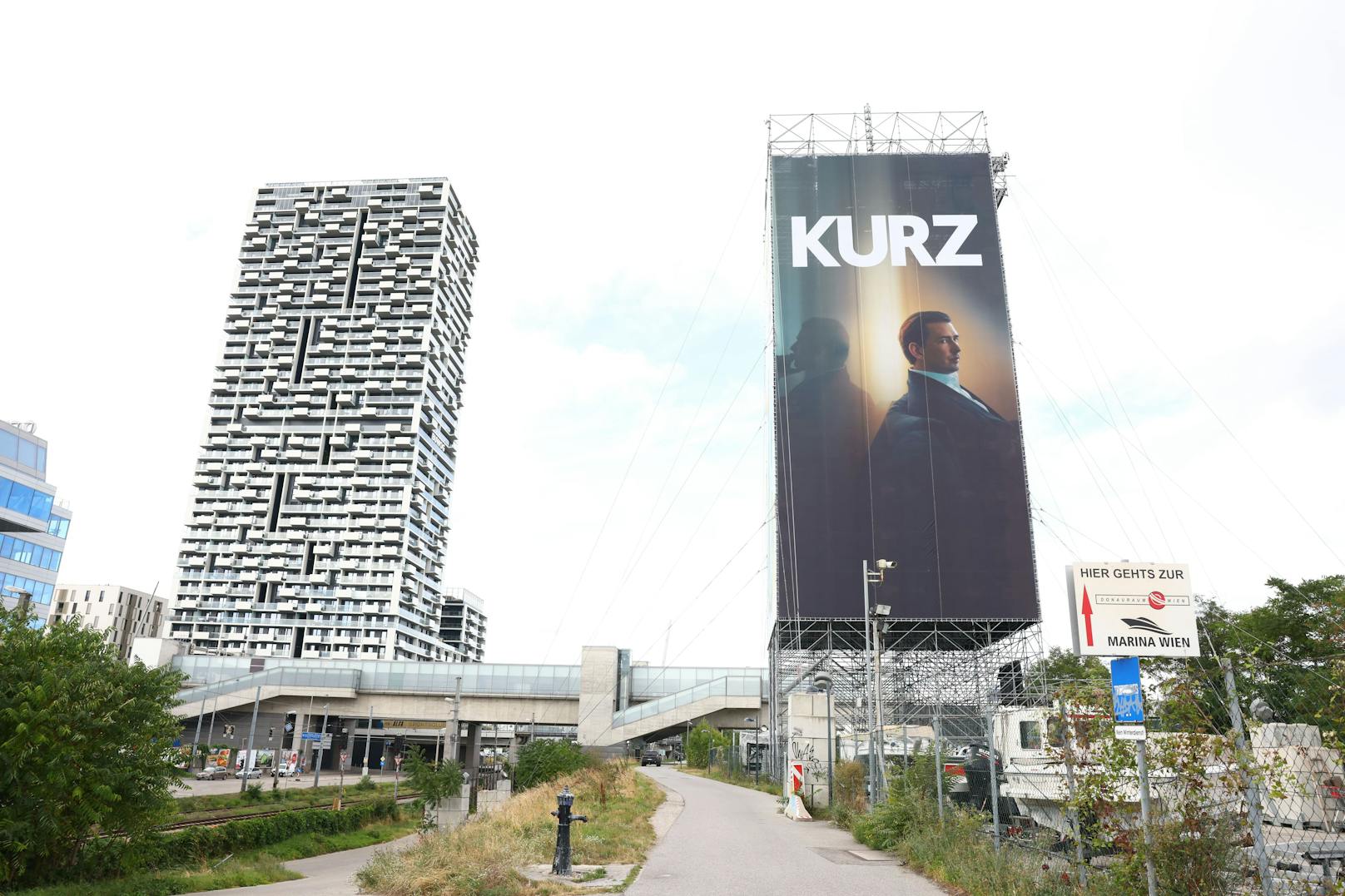 Sebastian Kurz ist sogar von der Tangente (A23) aus zu sehen.