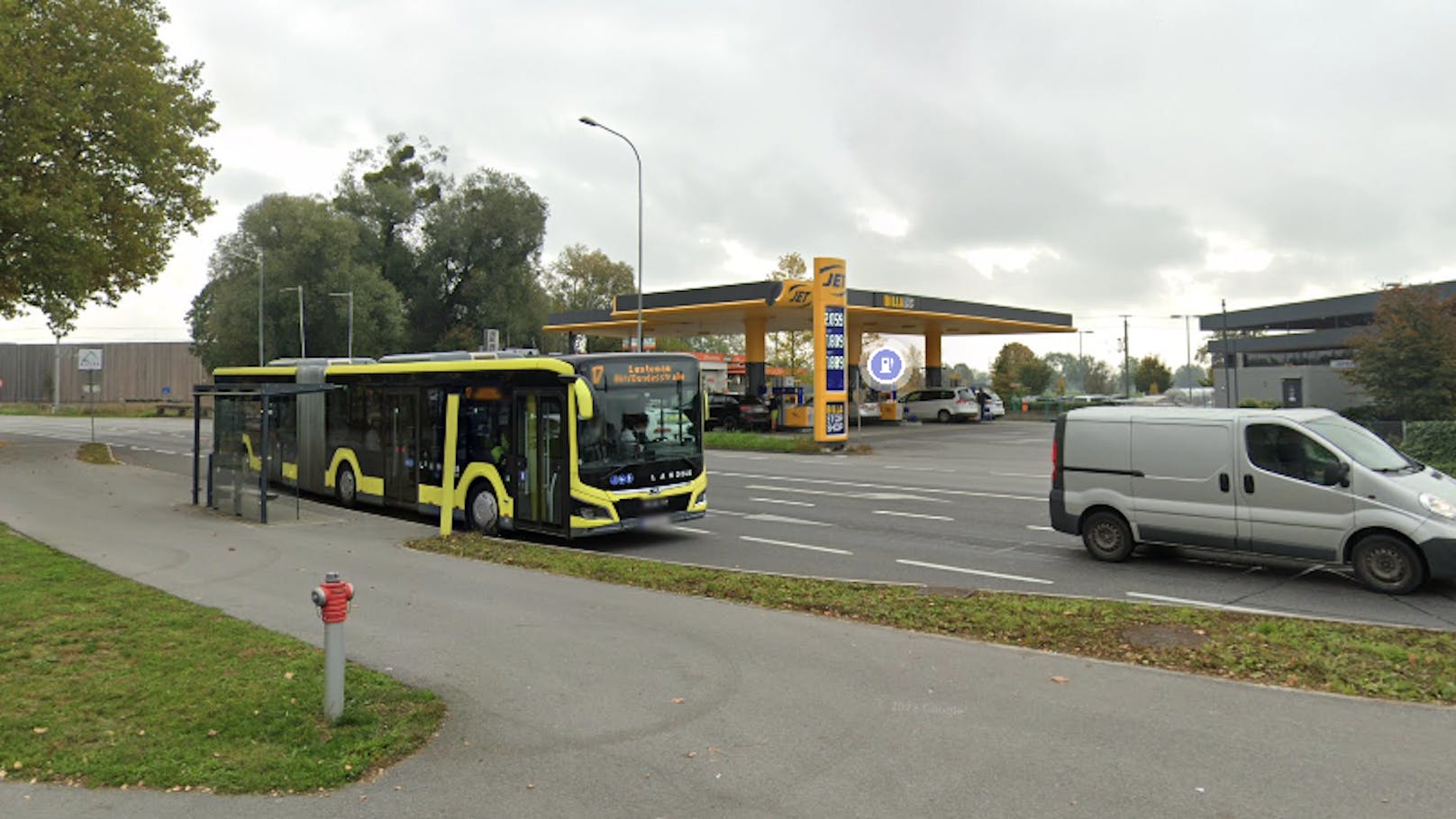 Auf Höhe der Bushaltestelle wurde der 33-Jährige in Hard (Vorarlberg) attackiert.