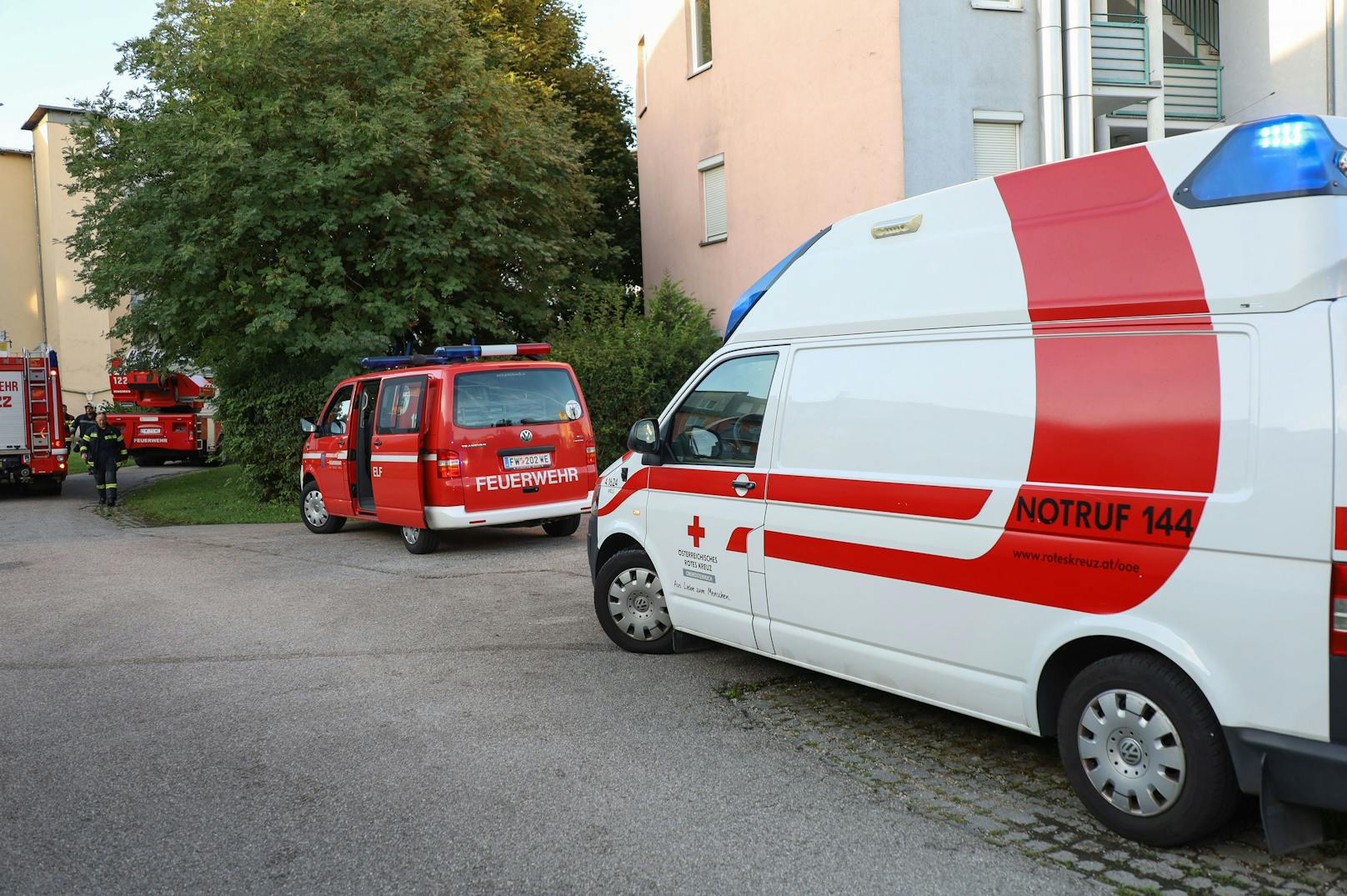 Ein Brand eines E-Bikes in einer Mehrparteienhauswohnung in Wels-Lichtenegg hat Samstagfrüh einen Verletzten gefordert.