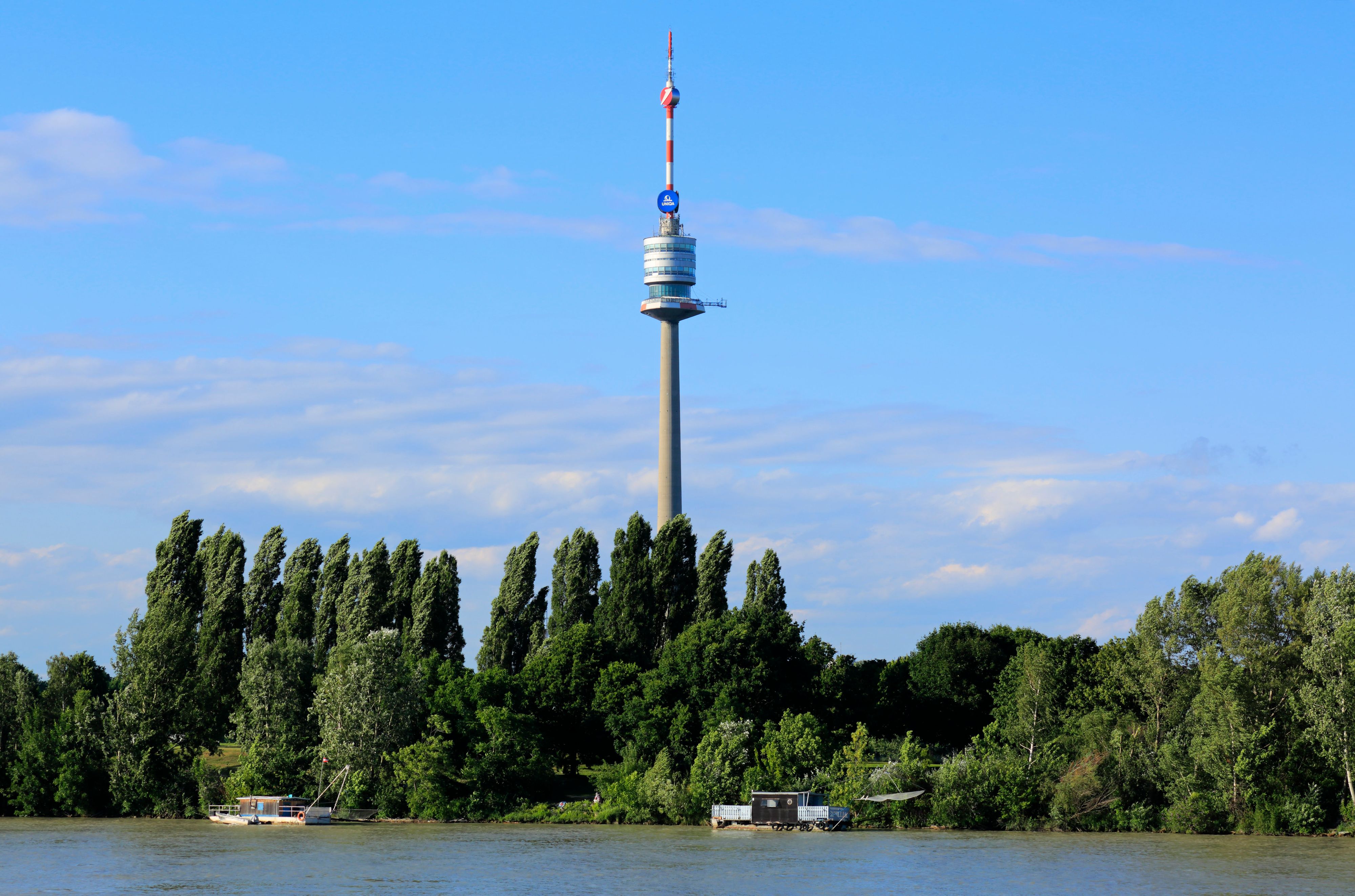 Der Wiener Donauturm lockt jährliche tausende Besucher an.