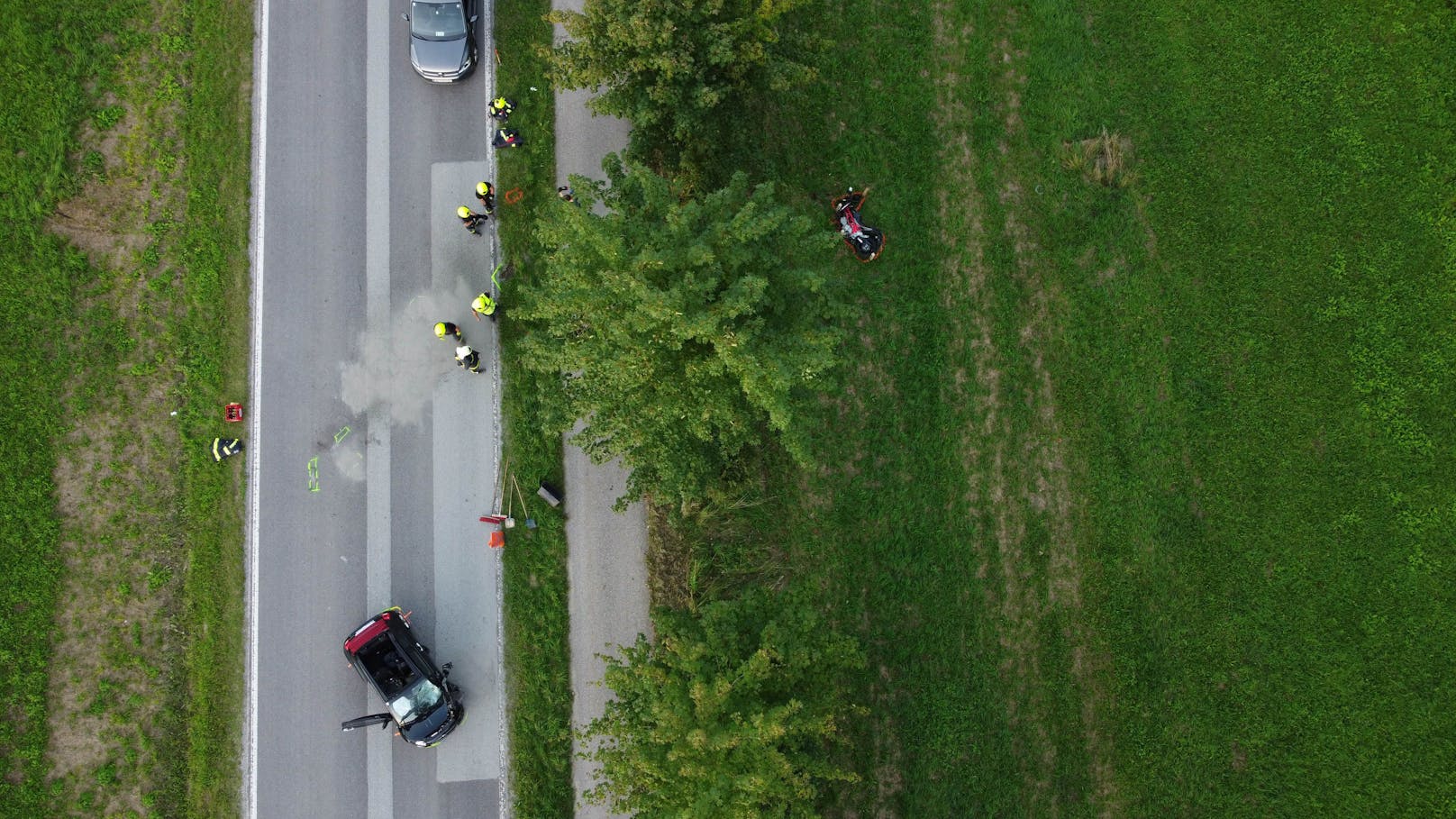 Tödliche Verletzungen erlitt am späten Samstagnachmittag ein Motorradlenker bei einer folgenschweren Kollision mit einem PKW auf der B135 Gallspacher Straße in Schlüßlberg (Bezirk Grieskirchen).