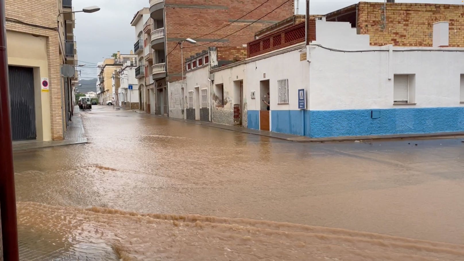 Seit Samstag wurde Spanien von heftigen Unwettern mit Starkregen, Gewittern und Orkanböen heimgesucht.