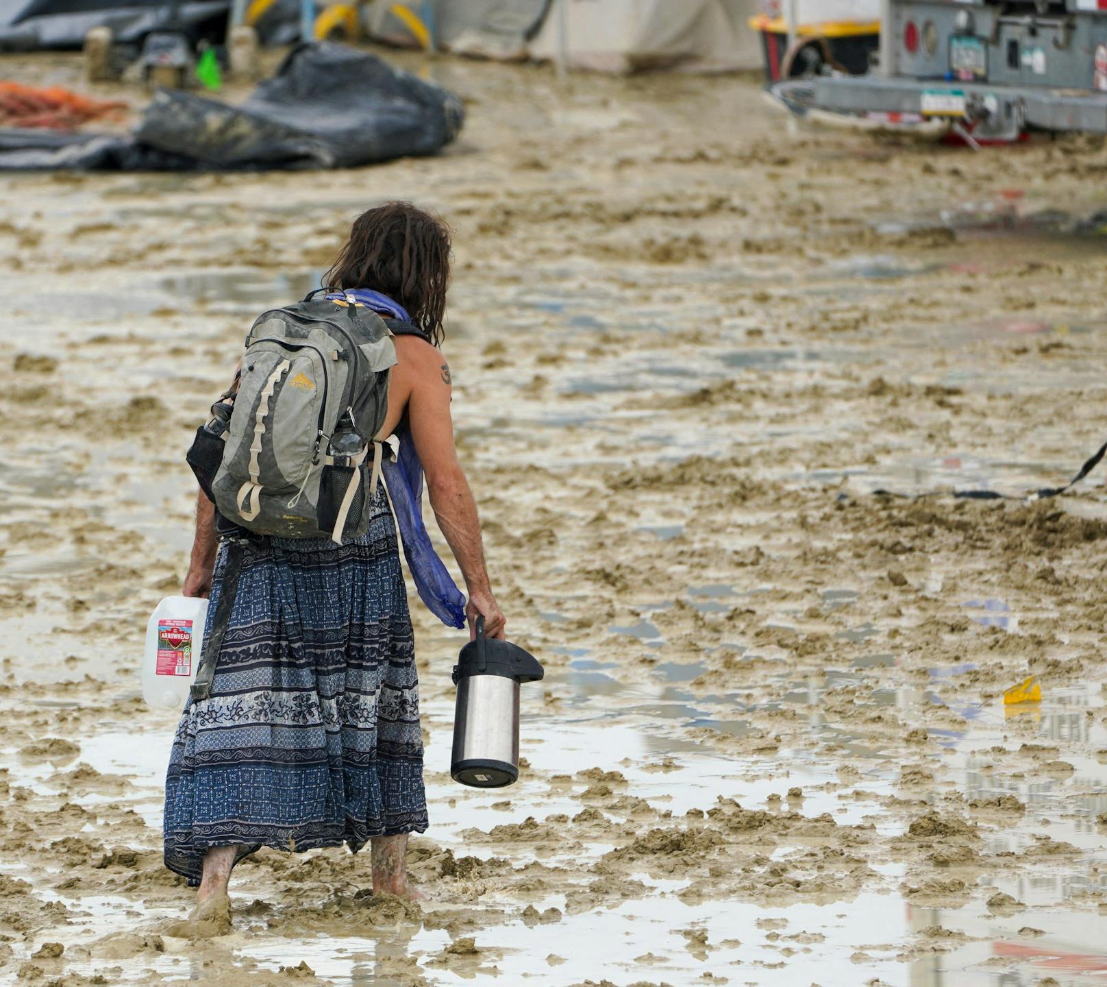 Heftige Regenfälle haben Chaos beim "Burning Man Festival" in der Wüste des US-Bundesstaats Nevada ausgelöst.