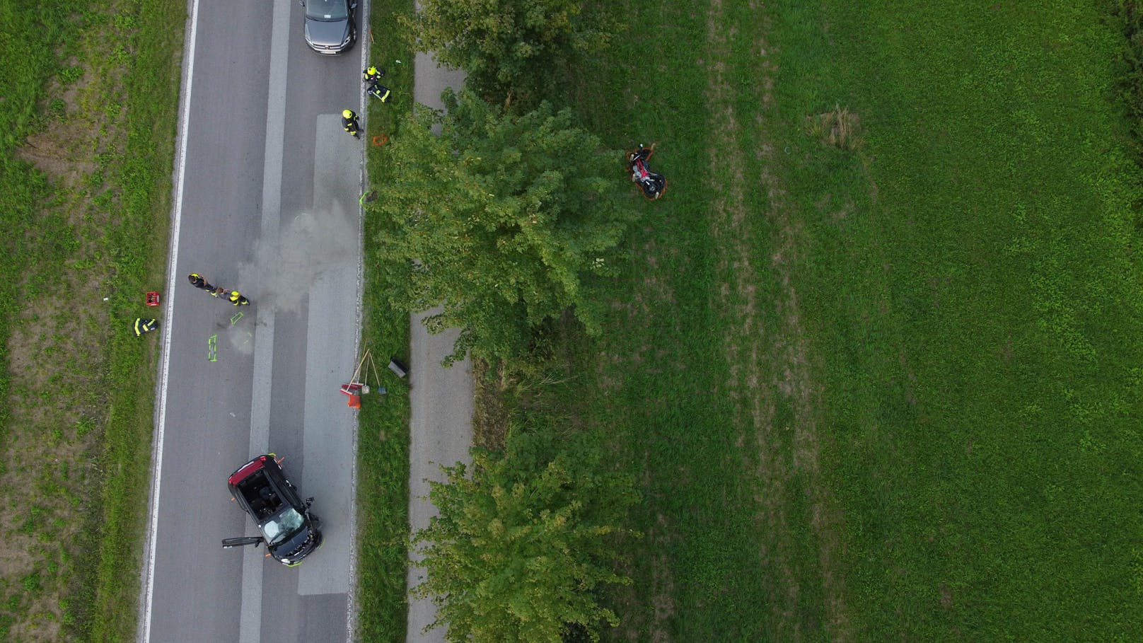 Tödliche Verletzungen erlitt am späten Samstagnachmittag ein Motorradlenker bei einer folgenschweren Kollision mit einem PKW auf der B135 Gallspacher Straße in Schlüßlberg (Bezirk Grieskirchen).