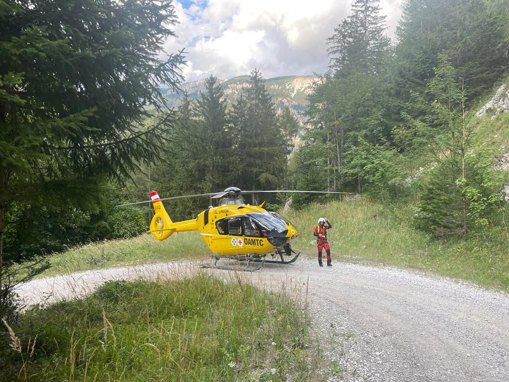 Notarzthubschrauber im Bereich des Rudolfsteiges im Einsatz