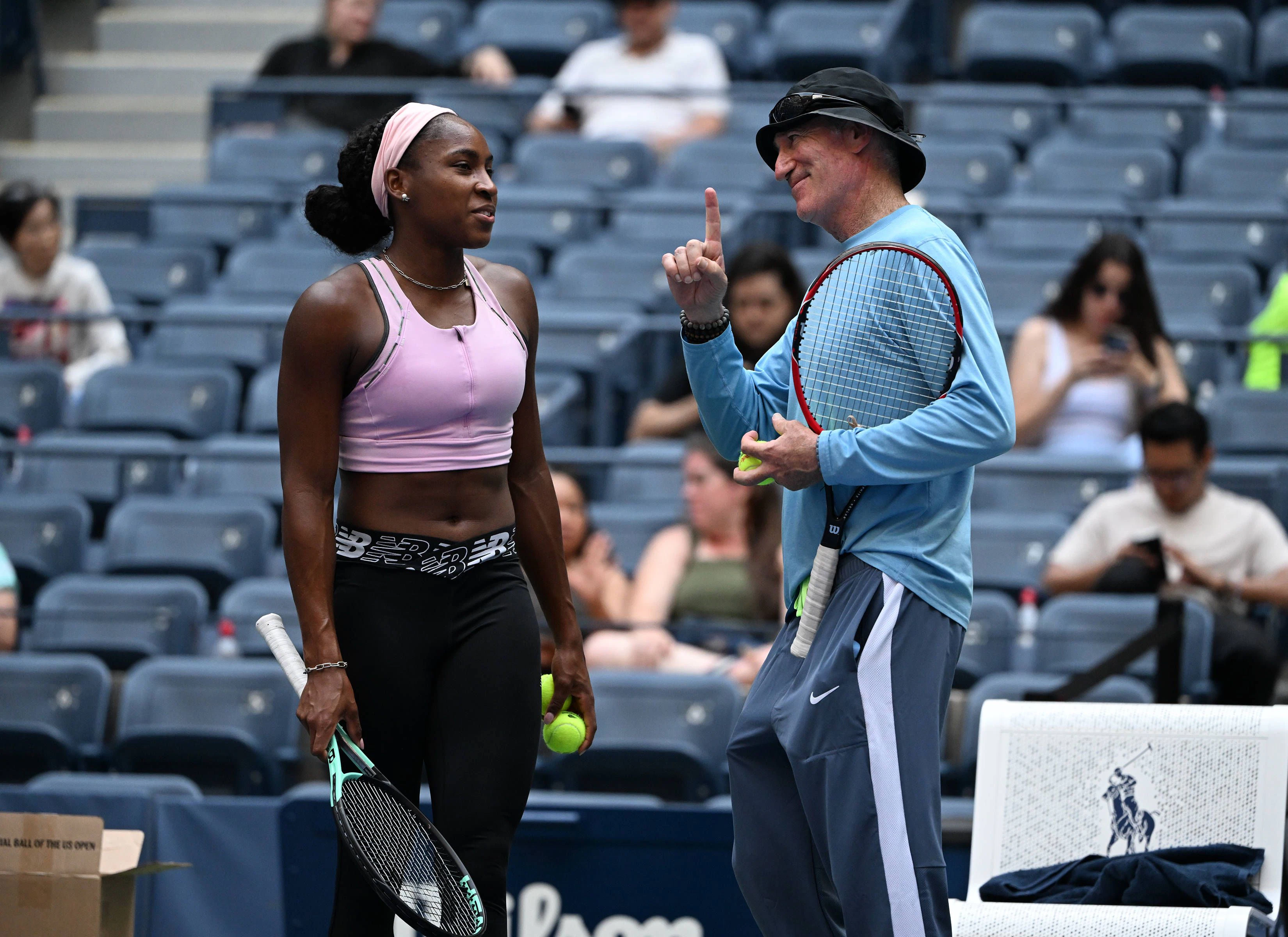 Coco Gauff and coach Brad Gilbert are seen on the practice court at the USTA Billie Jean King National Tennis Center on August 27, 2023 in Flushing Queens. Featuring: Coco Gauff, Brad Gilbert Where: Flushing Meadows, New York, United States When: 27 Aug 2023 Credit: Robert Bell/INSTARimages PUBLICATIONxNOTxINxUKxFRA Copyright: xRobertxBell/INSTARimagesx 0302345352st