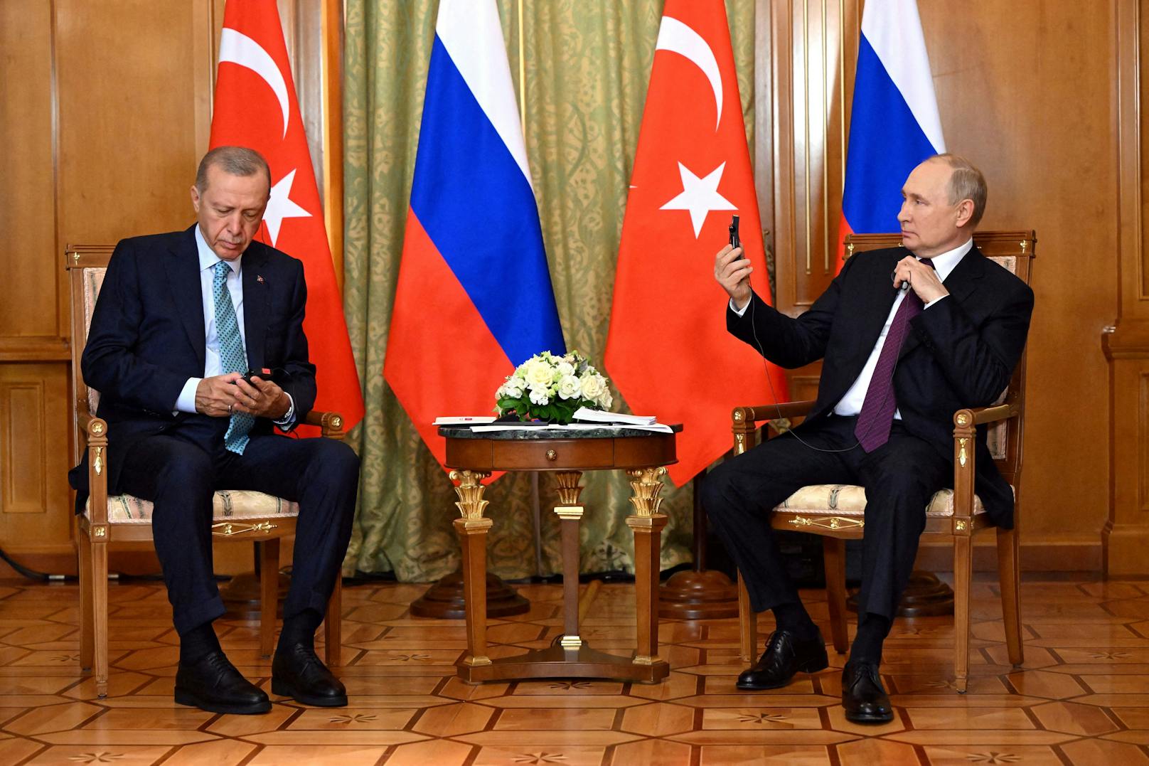 Recep Tayyip Erdogan traf Wladimir Putin in Sotschi.