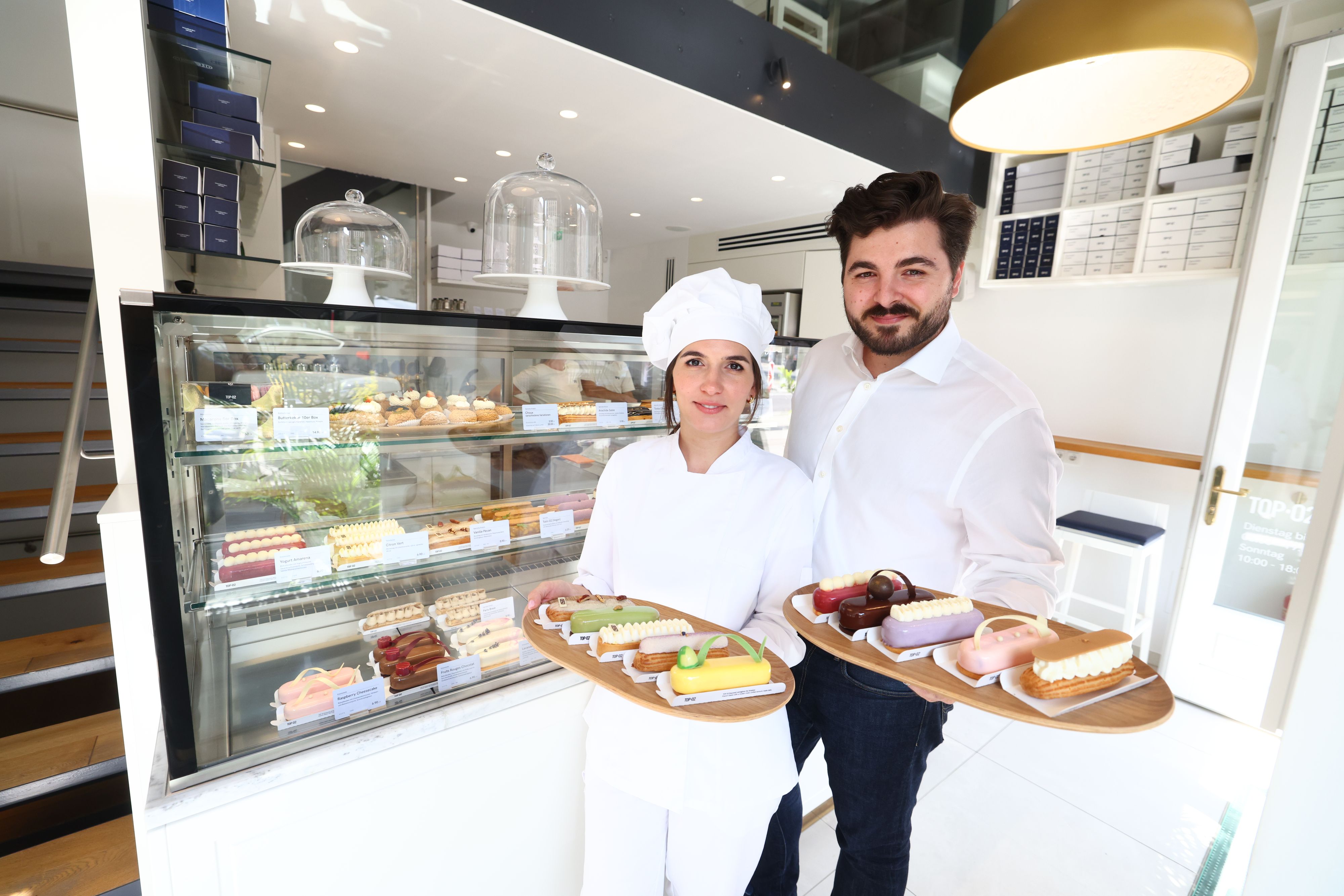 Laura Top (29) und ihr Mann Alexandru (32) haben sich der Patisserie verschrieben. Aus Paris haben sie die Idee der Specialty Éclairs mitgebracht.