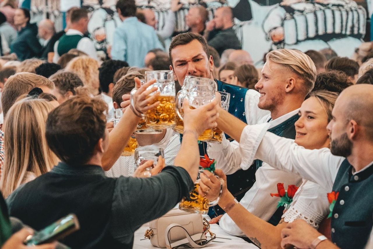 Ein Liter Wasser kostet am Oktoberfest jetzt schon 10€ Genuss Heute.at