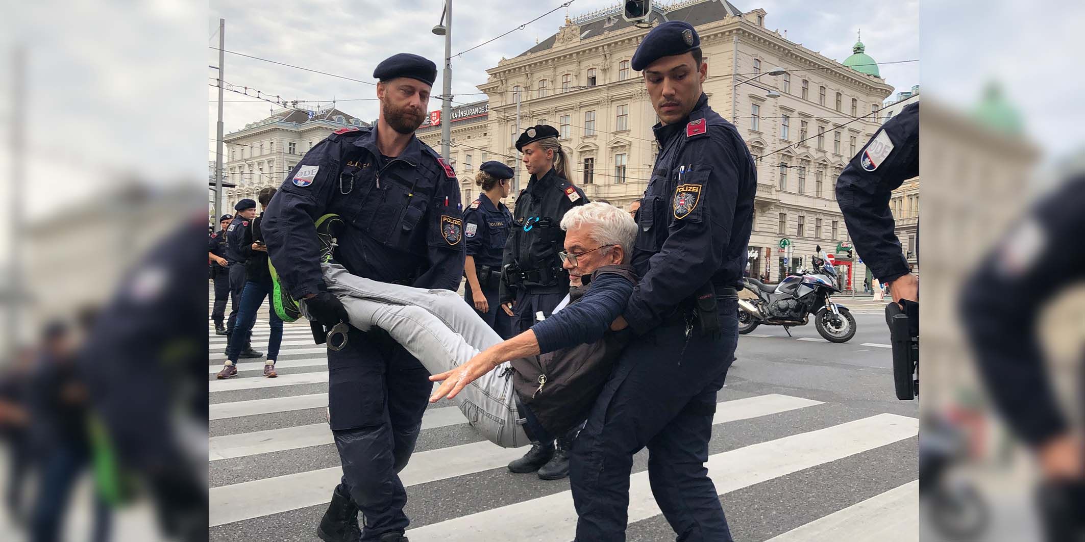 Kein Ende in Sicht: Auch Montagmorgen werden die Straßen blockiert.