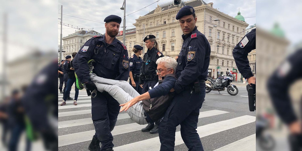 Kein Ende in Sicht: Auch Montagmorgen werden die Straßen blockiert.