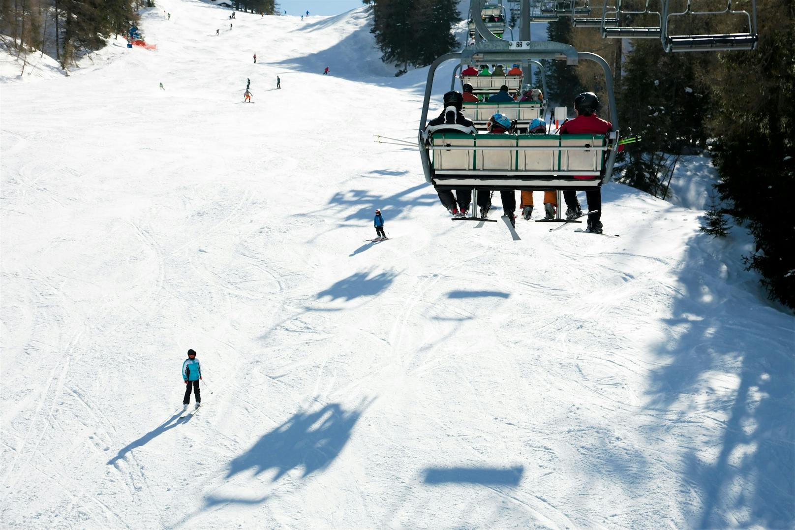 Ein berühmtes Skigebiet muss seine hohen Kosten an die Inflation anpassen. (Symbolbild)