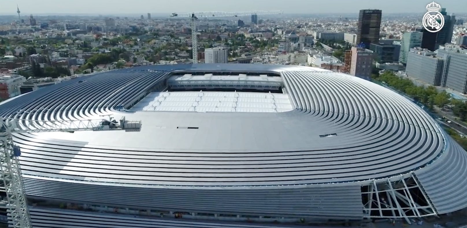 Das Stadion bietet Platz für über 81.000 Menschen.