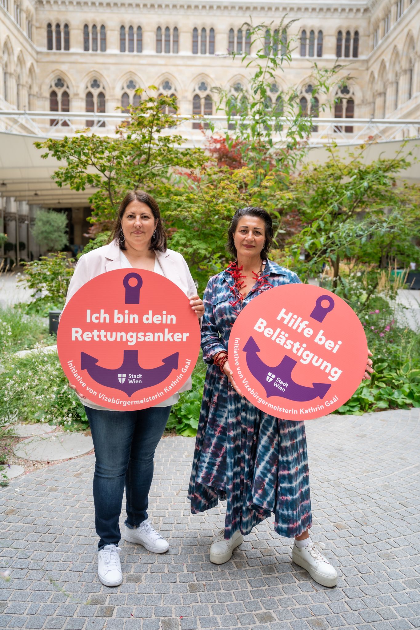 Vizebürgermeisterin und Frauenstadträtin Kathrin Gaál und Kulturstadträtin Veronica Kaup-Hasler.
