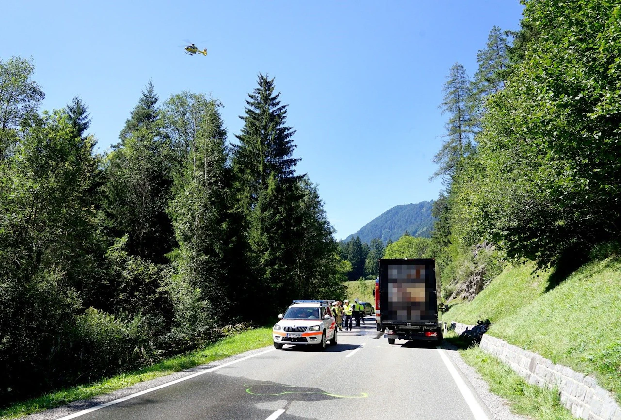 Heute.at - Biker (56) nach Sturz von Auto erfasst – tot