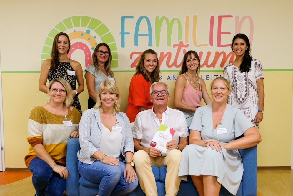 Vorne v.l.: Viktoria Resch, STR Lisa Miletich, Bürgermeister Gerhard Weil, STR Sabine Simonich. Hinten v.l.: Veronika Sewald, Margit Cornelius, Aline Ortner, Judith Baumgartner, Sarah Juschicz